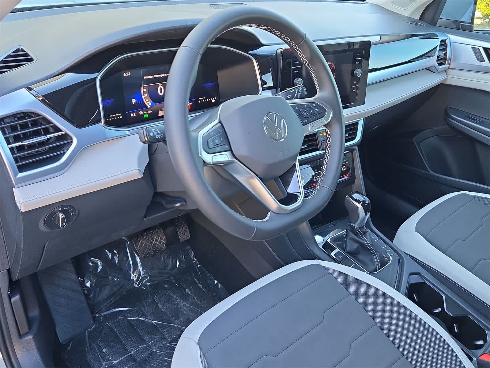 Thumbnail: 2025 Volkswagen Taos - 10