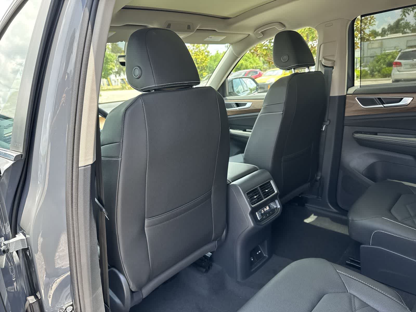 Thumbnail: 2026 Volkswagen Atlas - 16