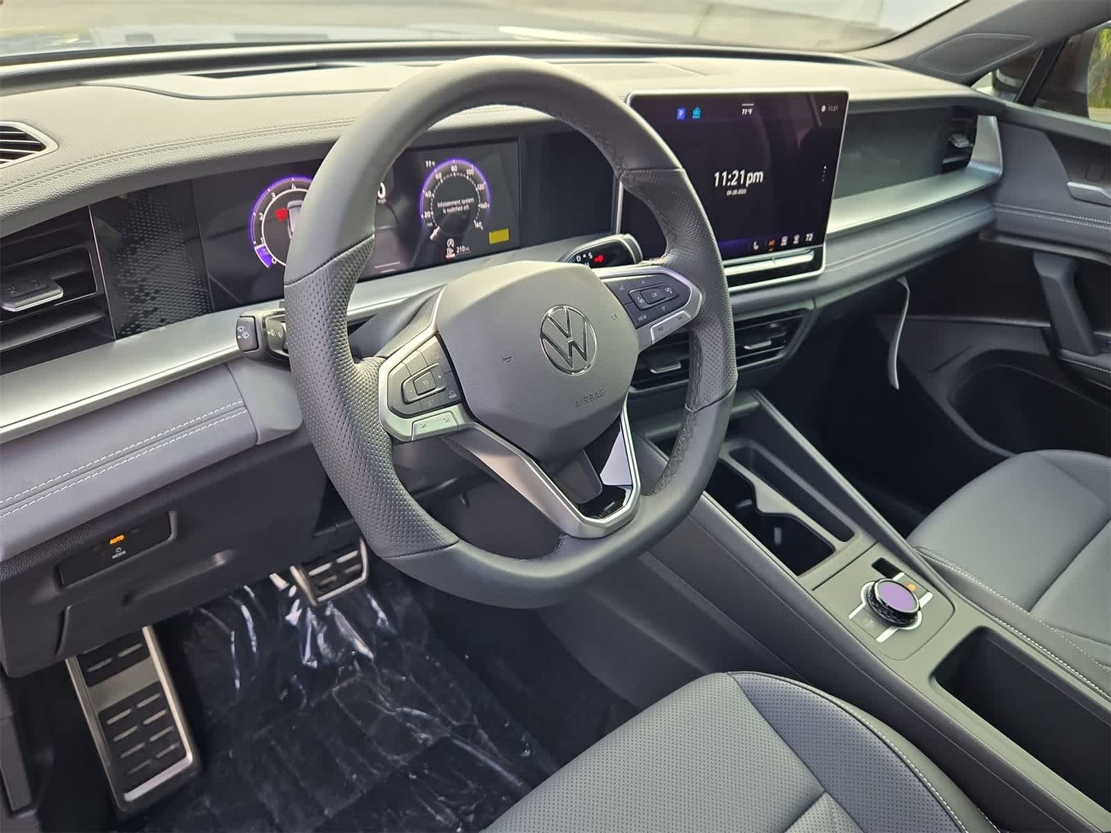 Thumbnail: 2025 Volkswagen Tiguan - 10