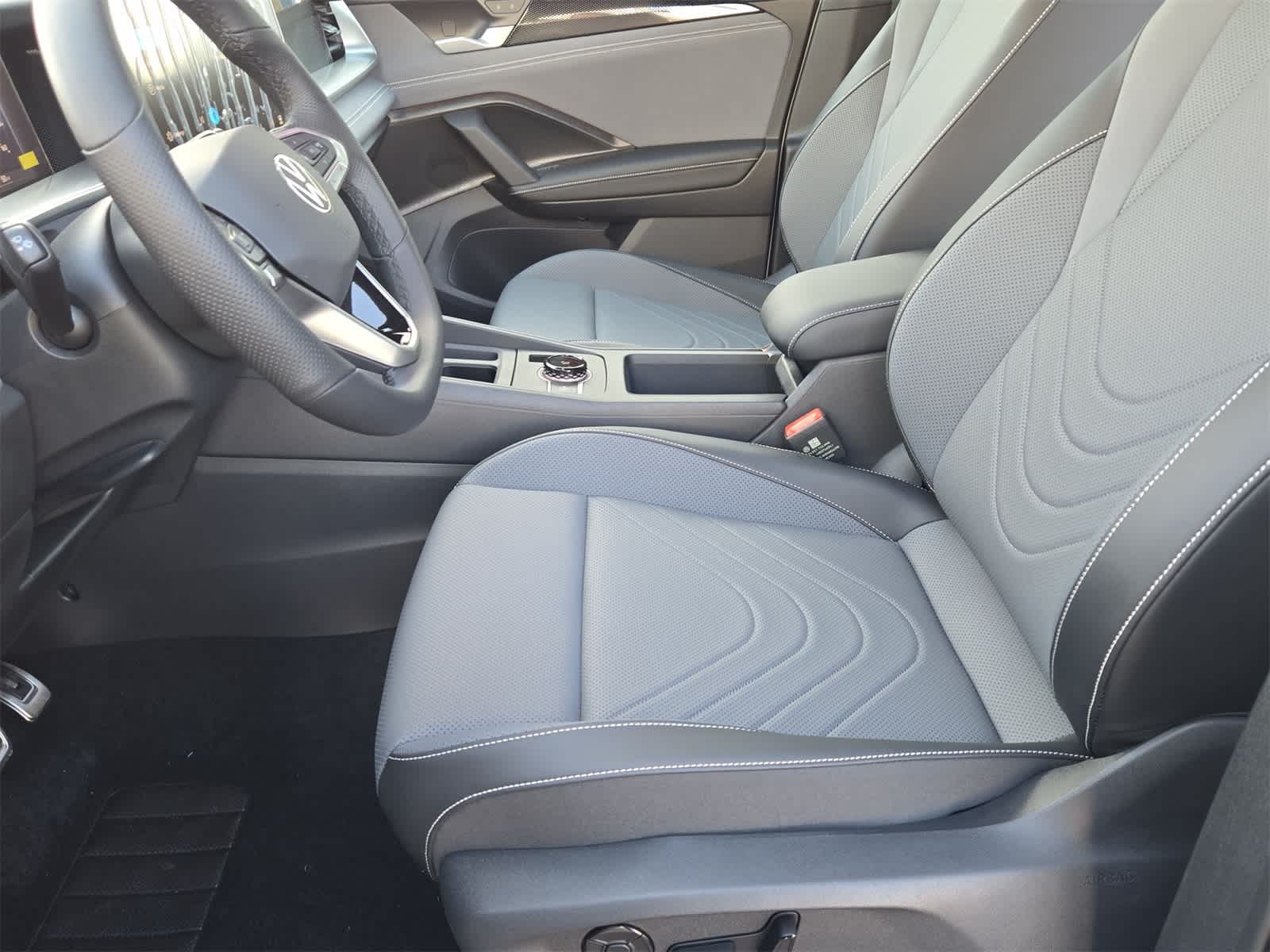 Thumbnail: 2025 Volkswagen Tiguan - 17