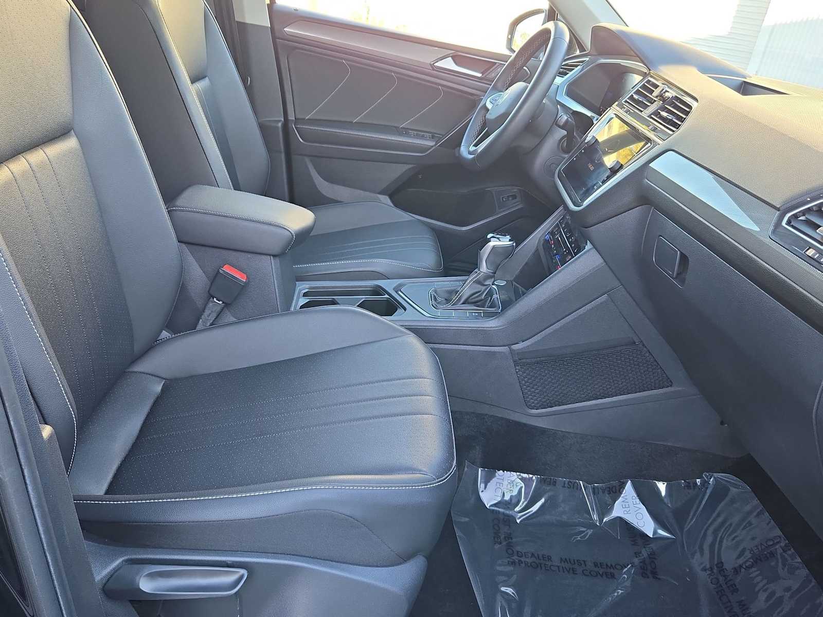 Thumbnail: 2023 Volkswagen Tiguan - 20