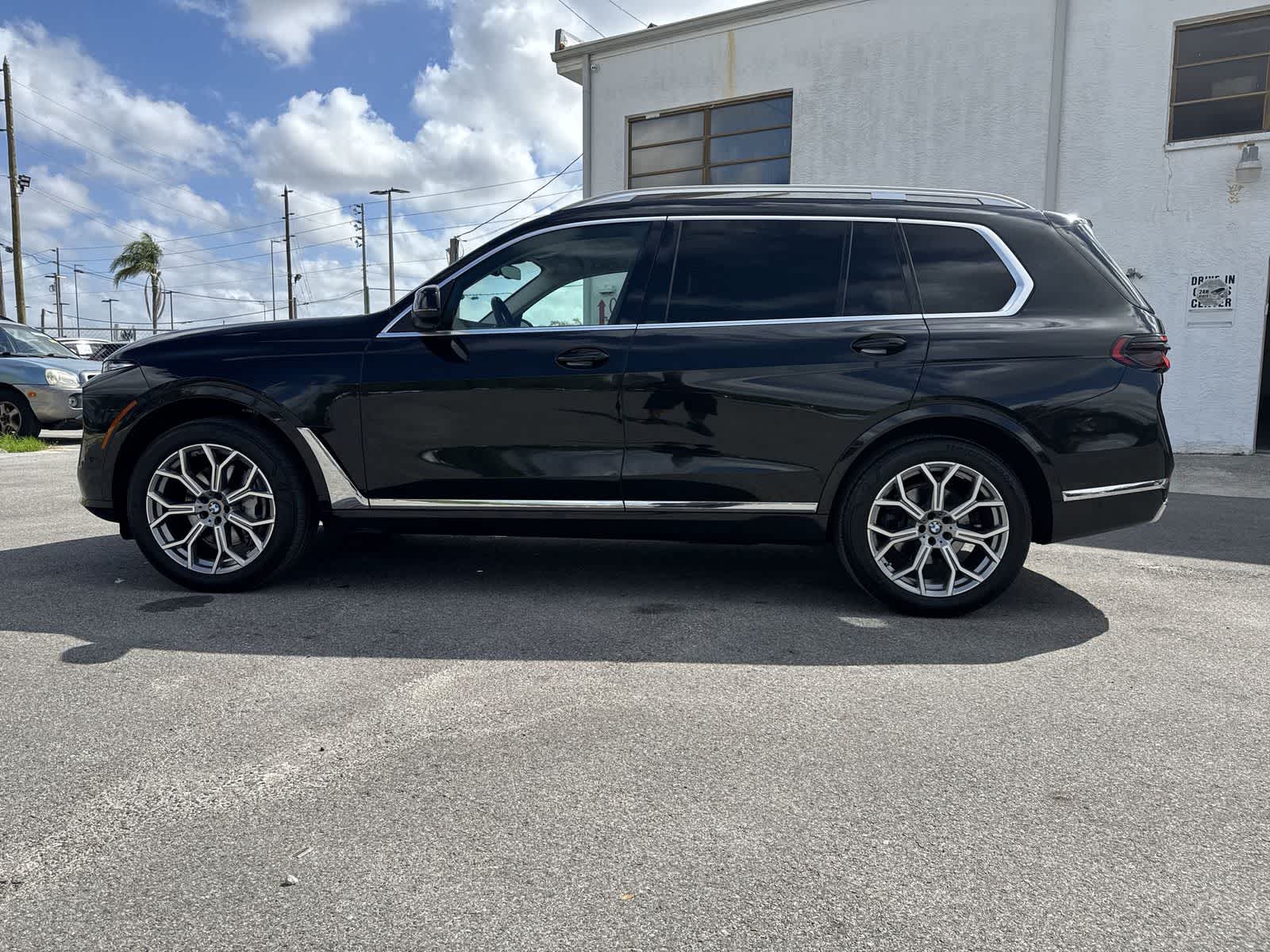 Thumbnail: 2023 BMW X7 - 5