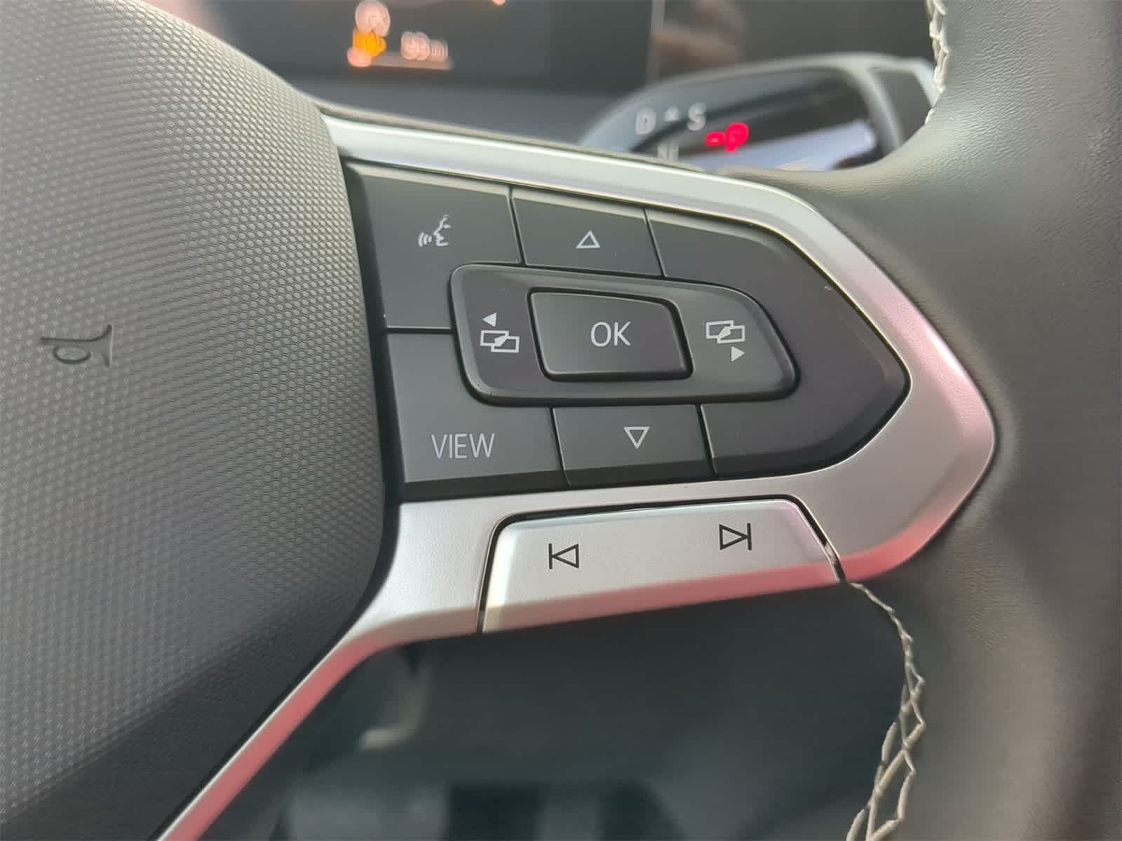 Thumbnail: 2025 Volkswagen Tiguan - 25