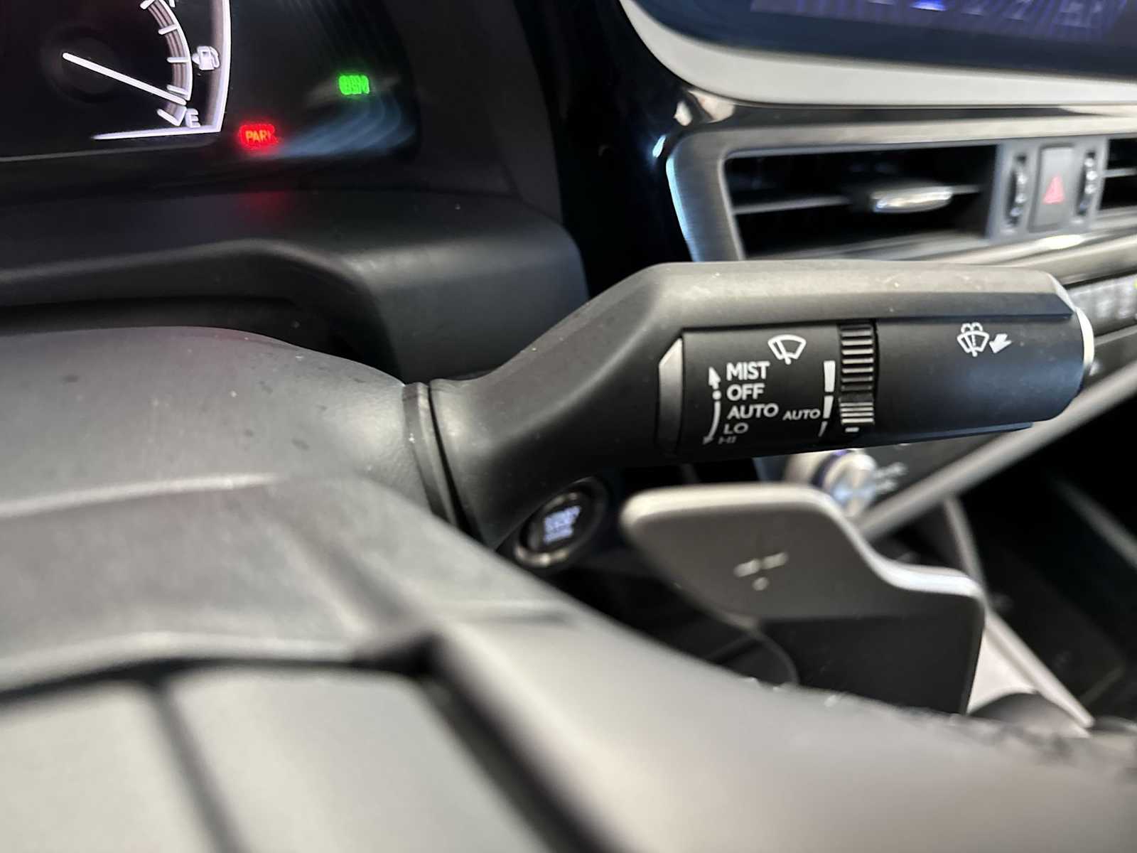 Thumbnail: 2022 Lexus ES - 24