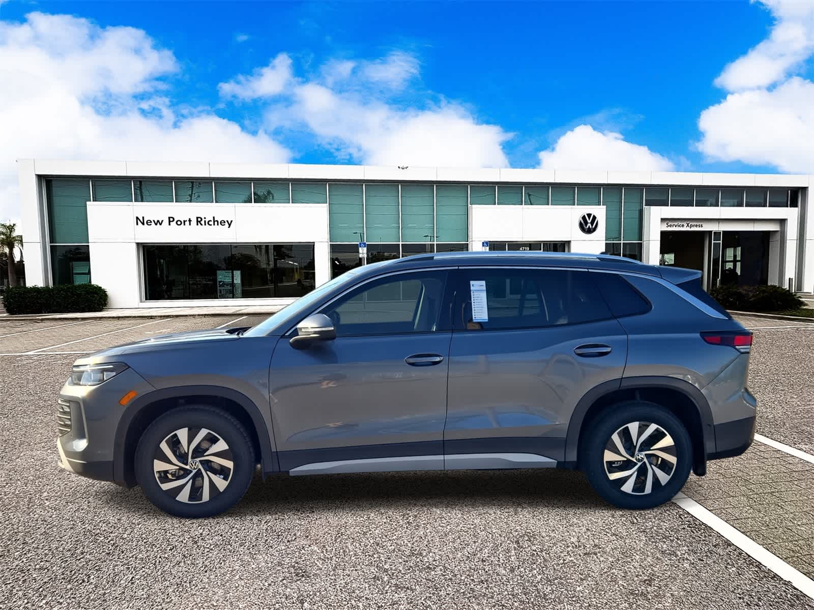 Thumbnail: 2025 Volkswagen Tiguan - 5