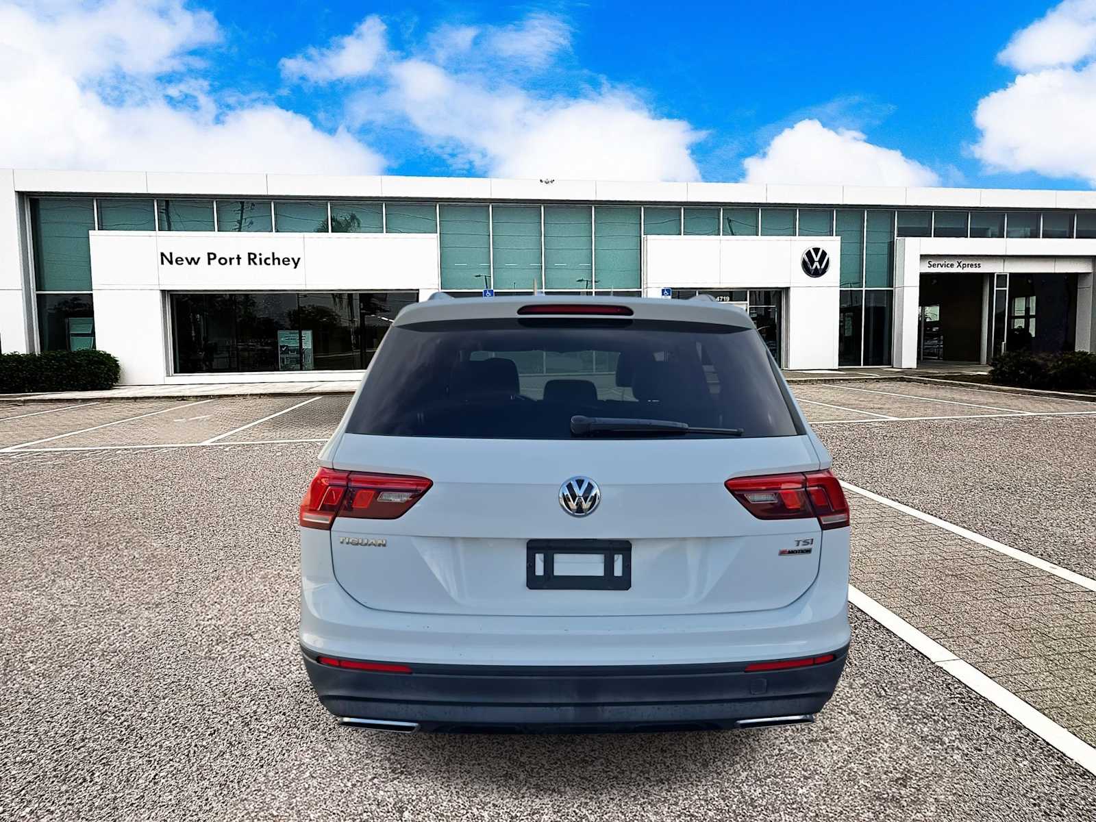 Thumbnail: 2018 Volkswagen Tiguan - 7