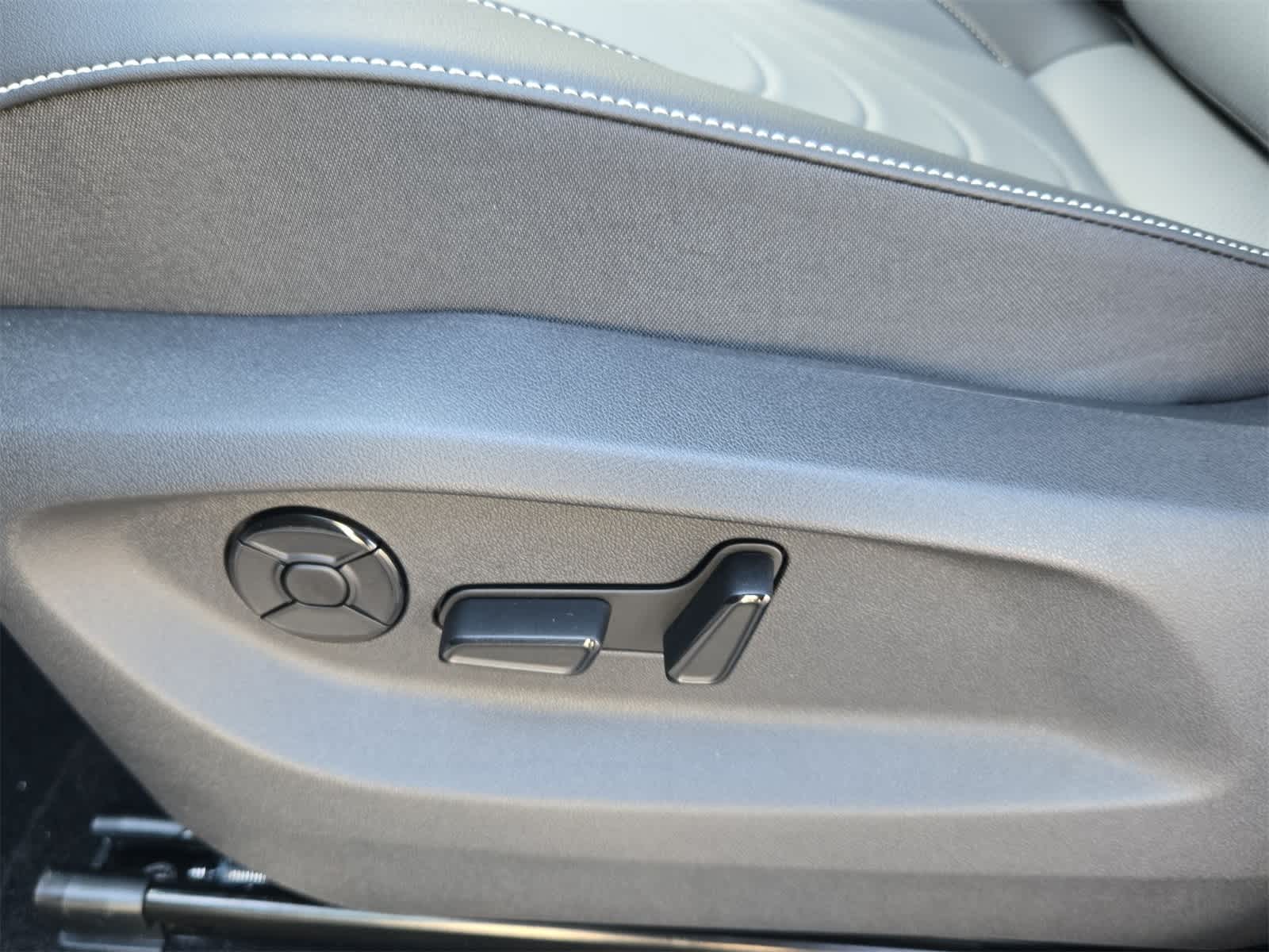 Thumbnail: 2025 Volkswagen Tiguan - 18