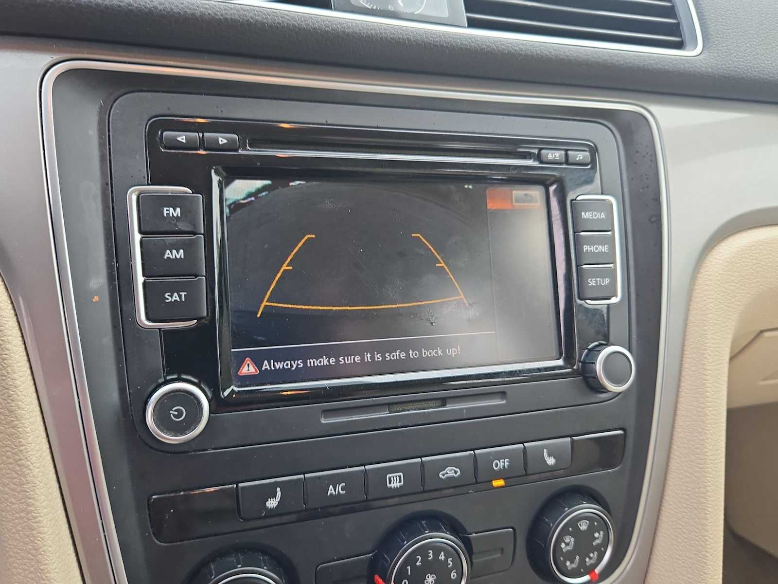 Thumbnail: 2015 Volkswagen Passat - 25