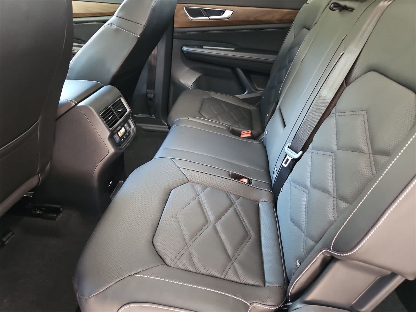 Thumbnail: 2026 Volkswagen Atlas - 20