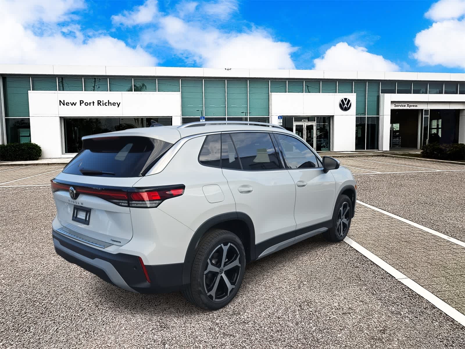 Thumbnail: 2025 Volkswagen Tiguan - 8