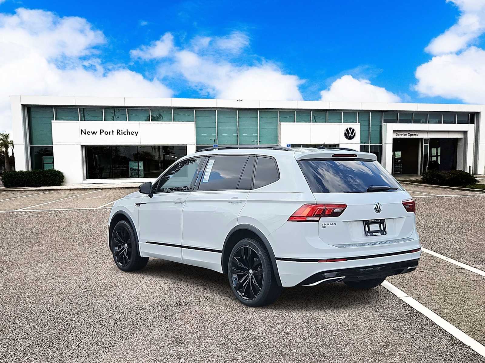Thumbnail: 2021 Volkswagen Tiguan - 7