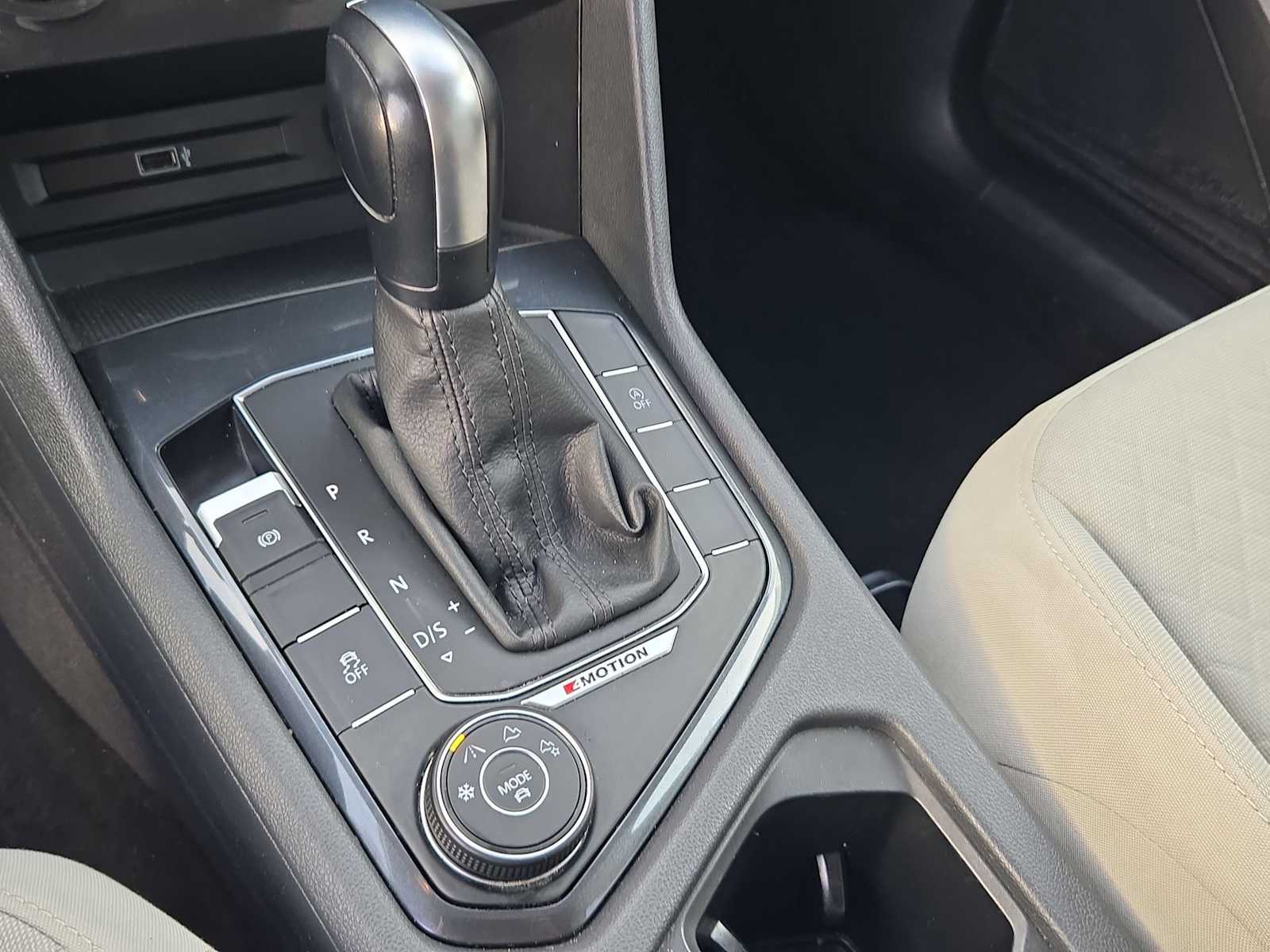 Thumbnail: 2018 Volkswagen Tiguan - 36