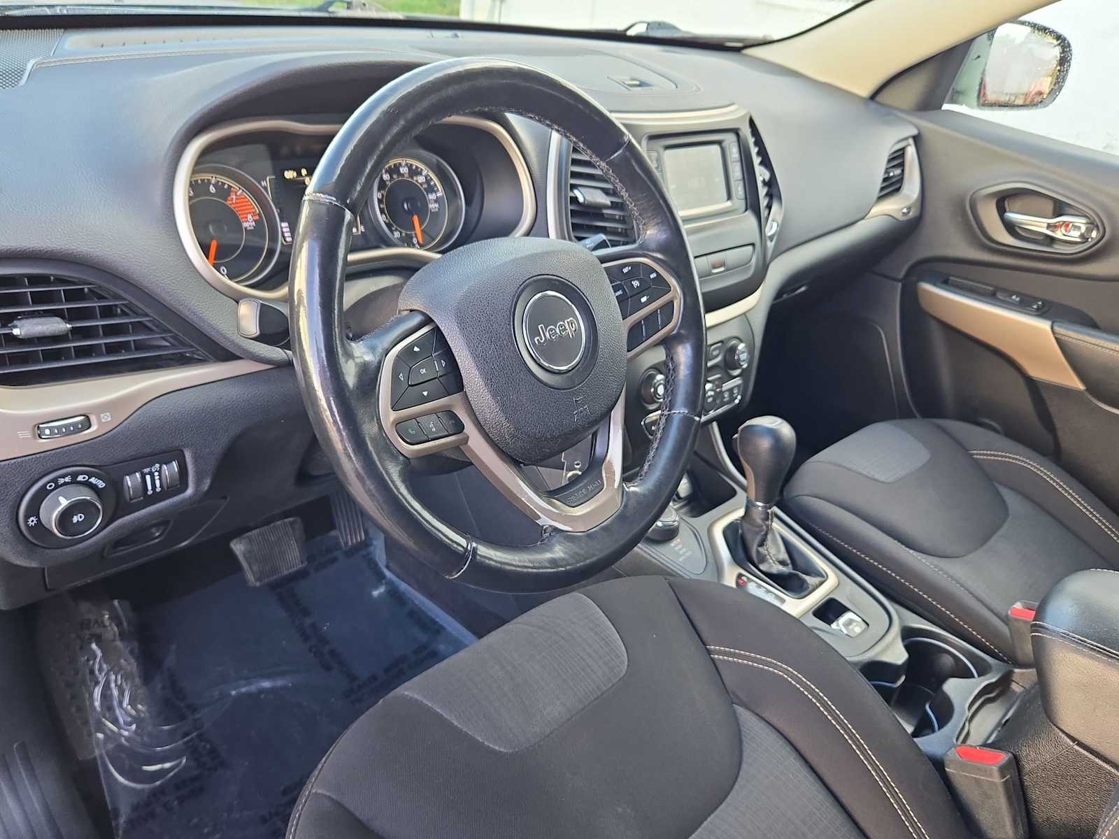 Thumbnail: 2017 Jeep Cherokee - 10