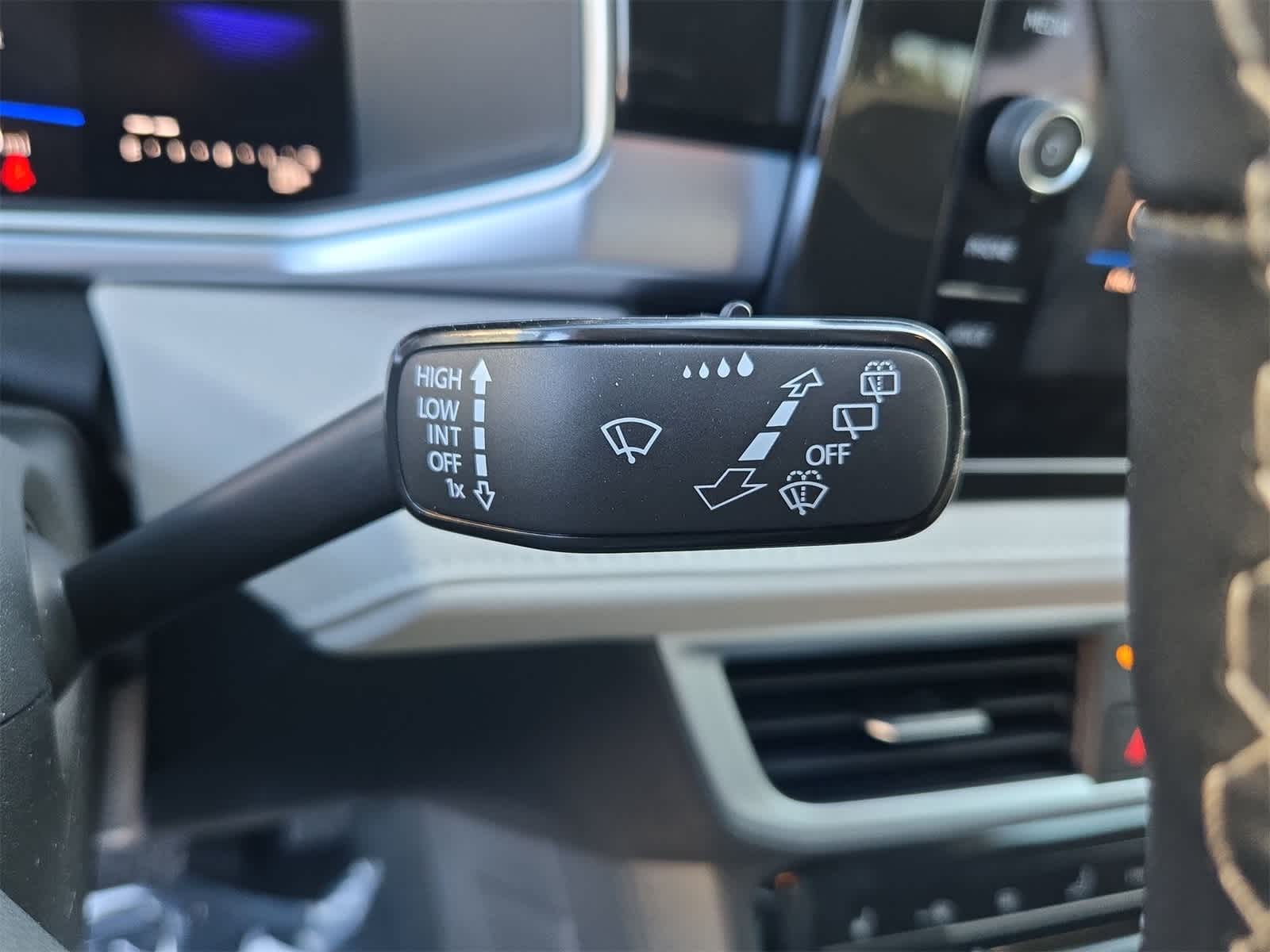 Thumbnail: 2025 Volkswagen Taos - 25