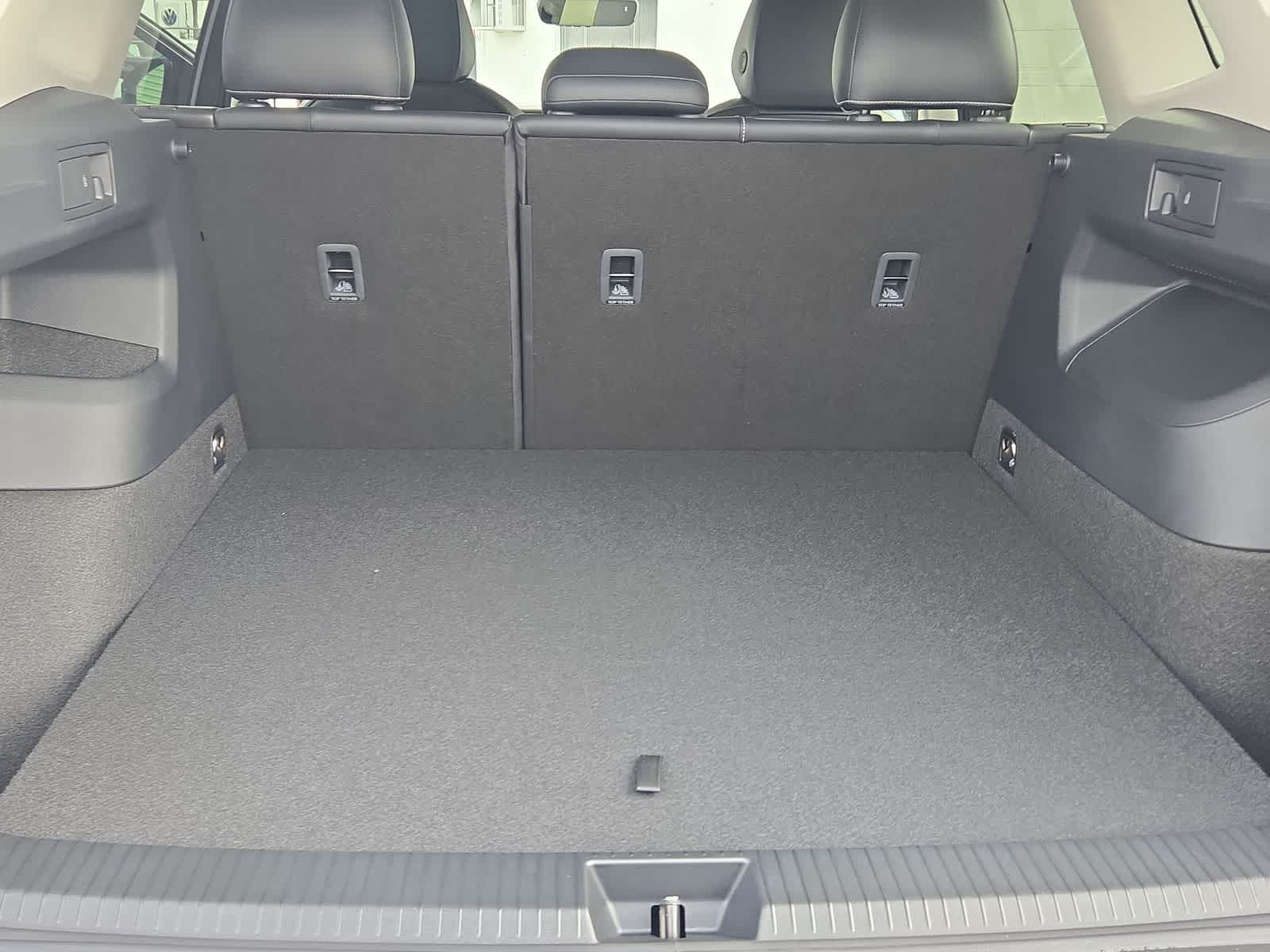 Thumbnail: 2026 Volkswagen Tiguan - 32