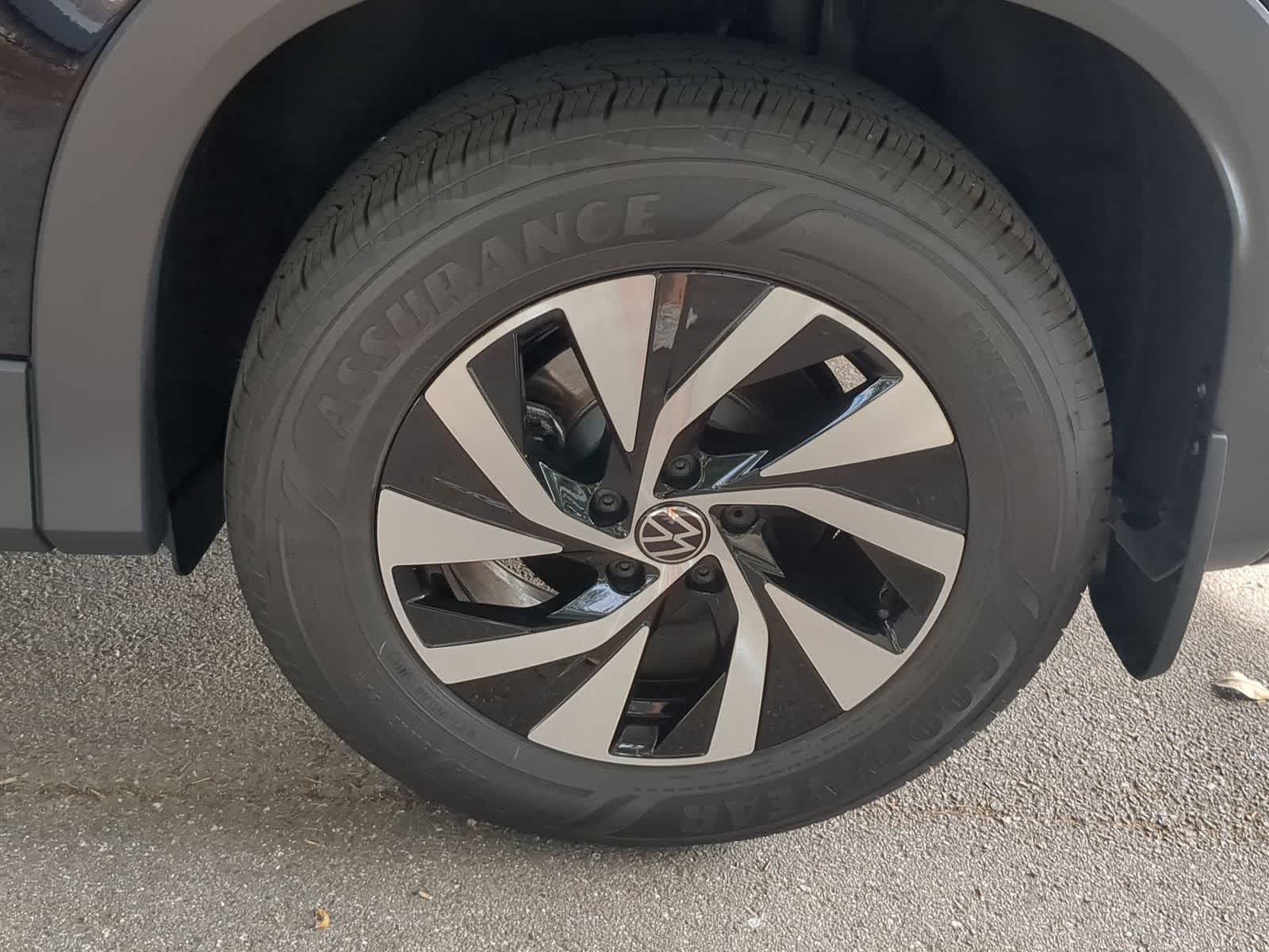 Thumbnail: 2025 Volkswagen Tiguan - 14