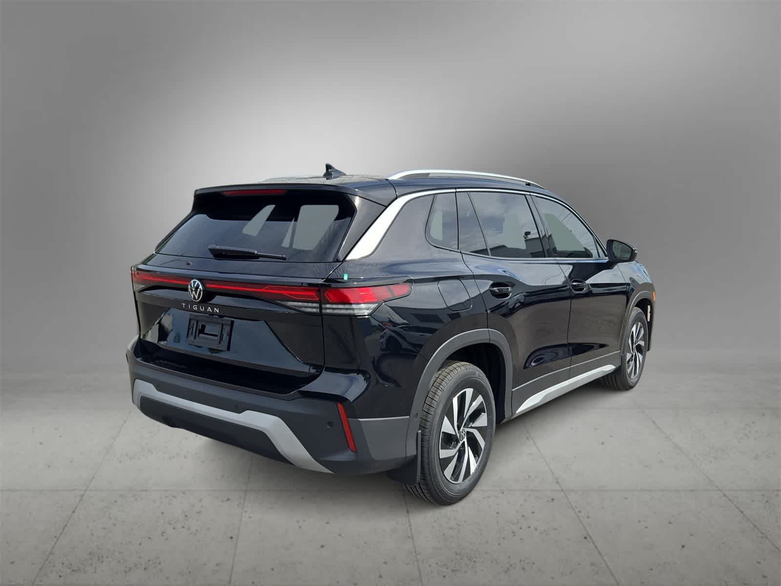 Thumbnail: 2025 Volkswagen Tiguan - 8