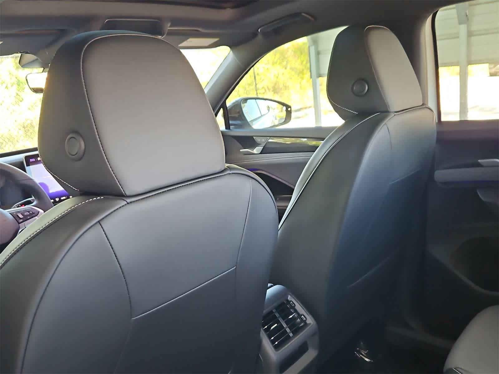 Thumbnail: 2025 Volkswagen Tiguan - 19