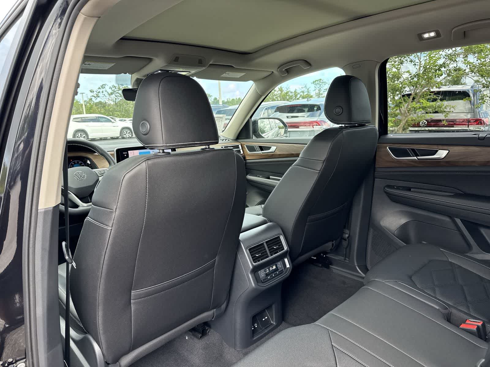 Thumbnail: 2026 Volkswagen Atlas - 17