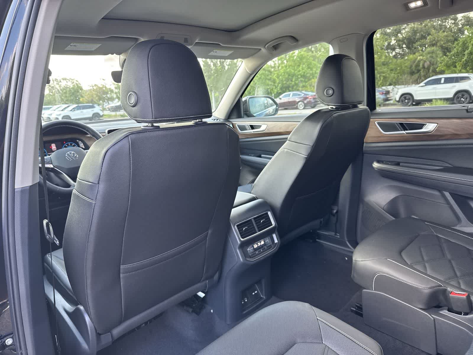 Thumbnail: 2026 Volkswagen Atlas - 17