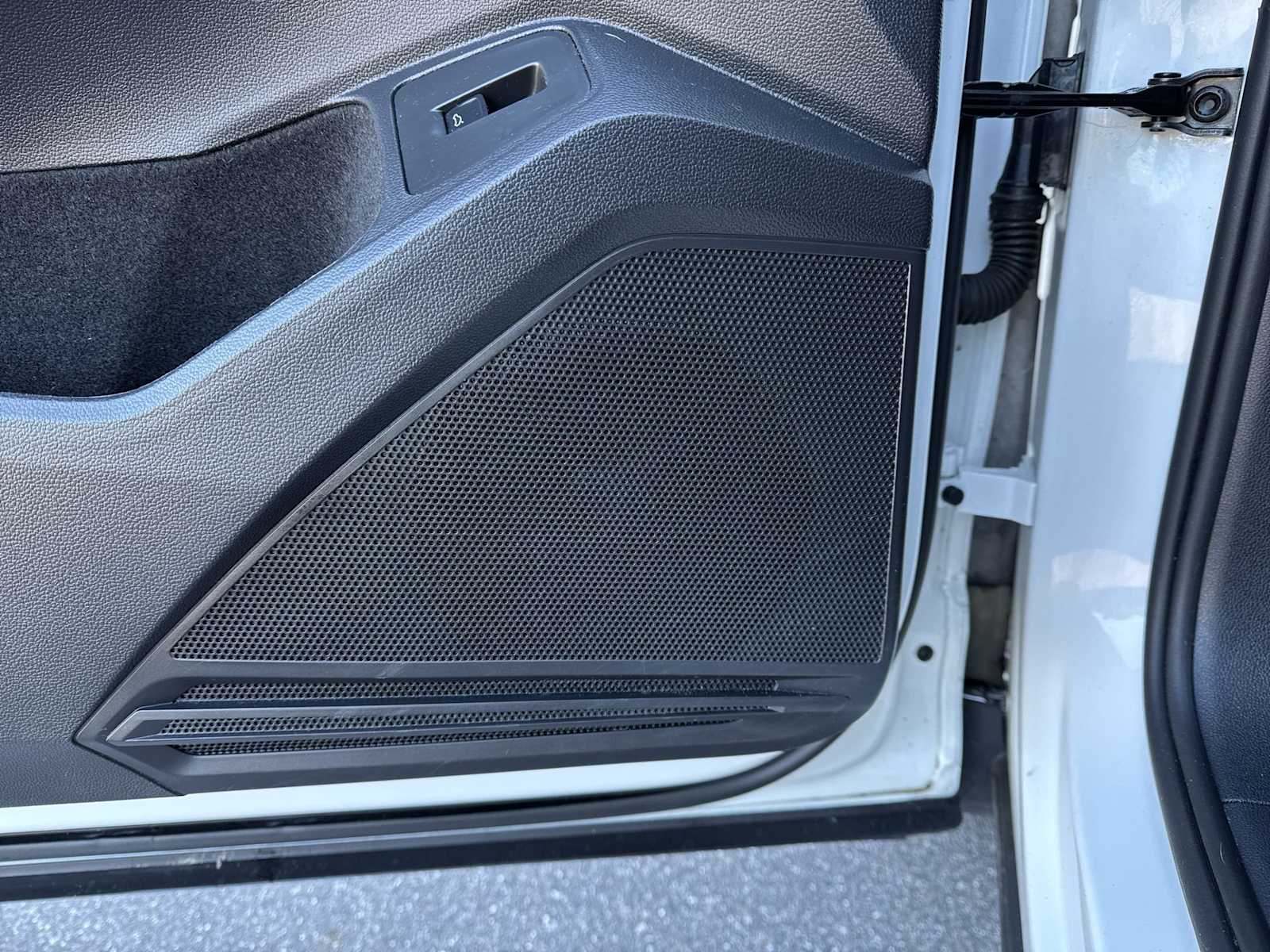 Thumbnail: 2023 Volkswagen Tiguan - 28