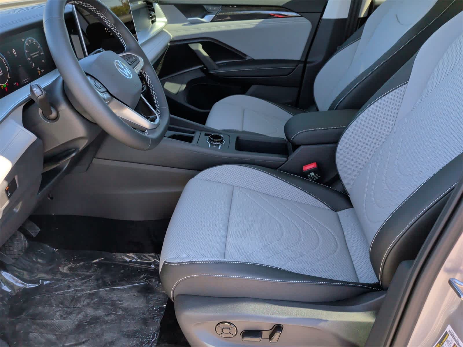 Thumbnail: 2025 Volkswagen Tiguan - 16