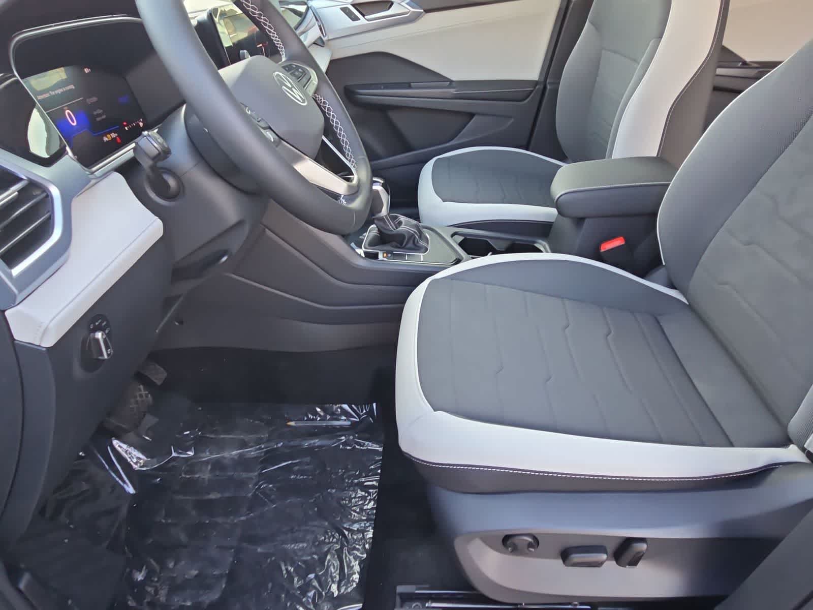 Thumbnail: 2025 Volkswagen Taos - 17