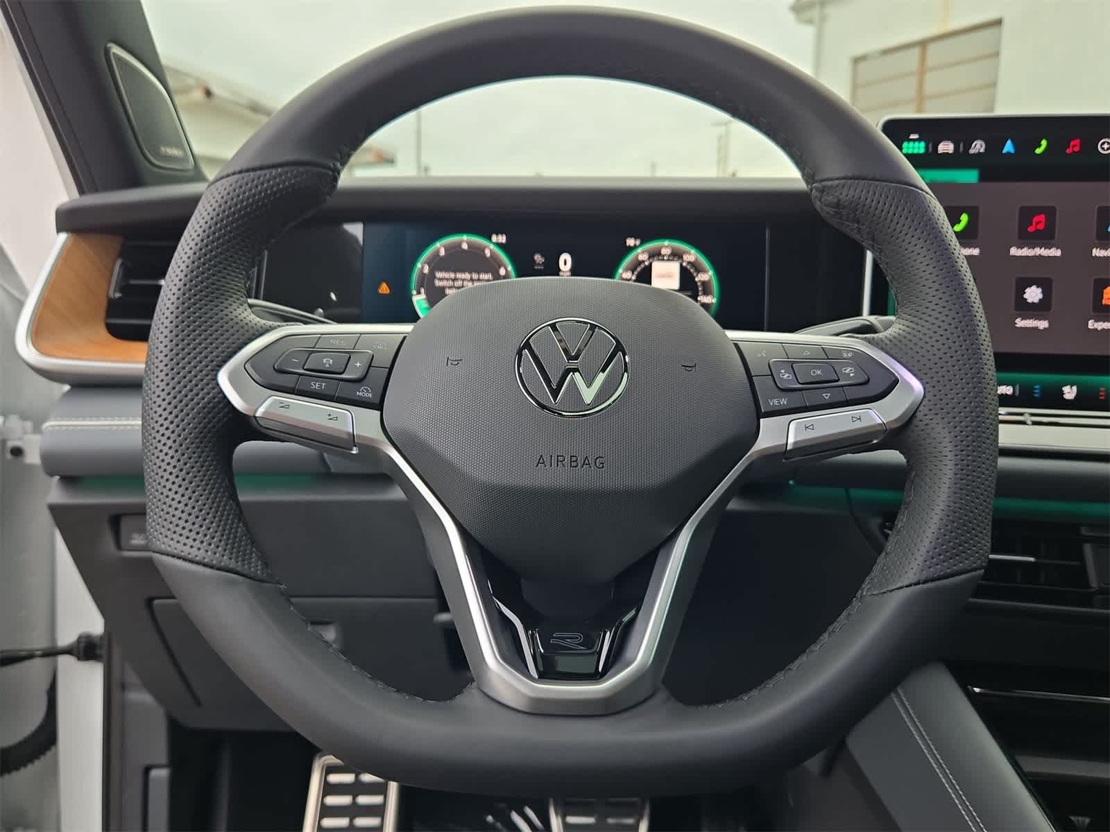 Thumbnail: 2025 Volkswagen Tiguan - 25