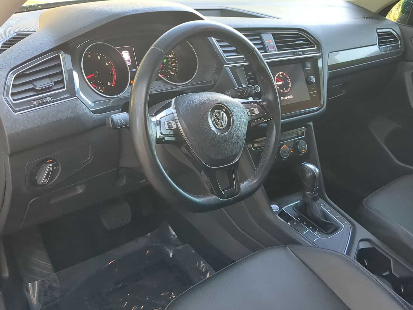 Thumbnail: 2018 Volkswagen Tiguan - 10