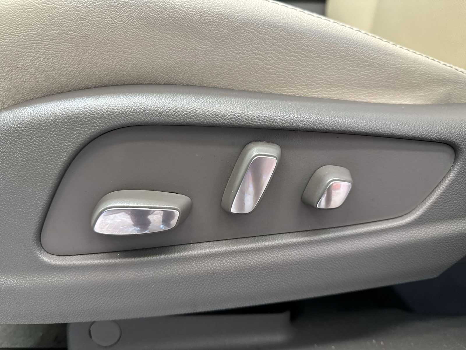 Thumbnail: 2021 Cadillac XT5 - 16