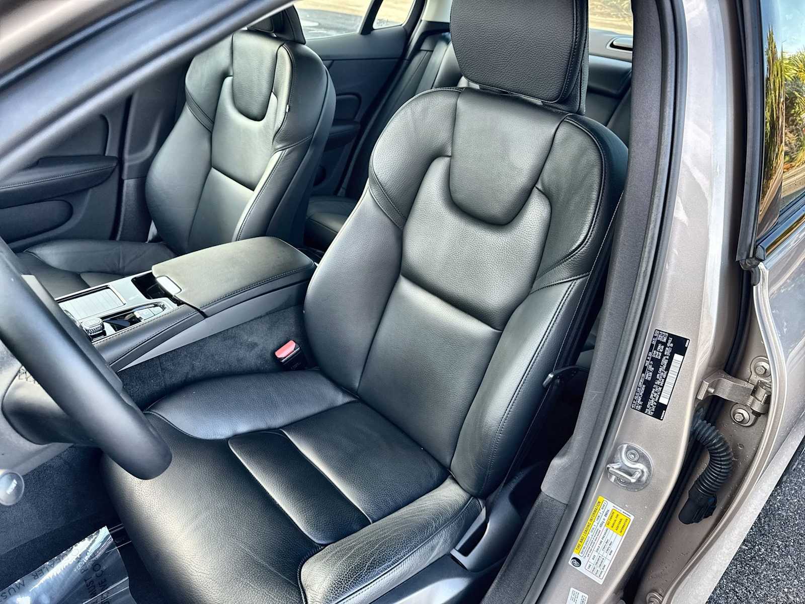 Thumbnail: 2023 Volvo S60 - 15