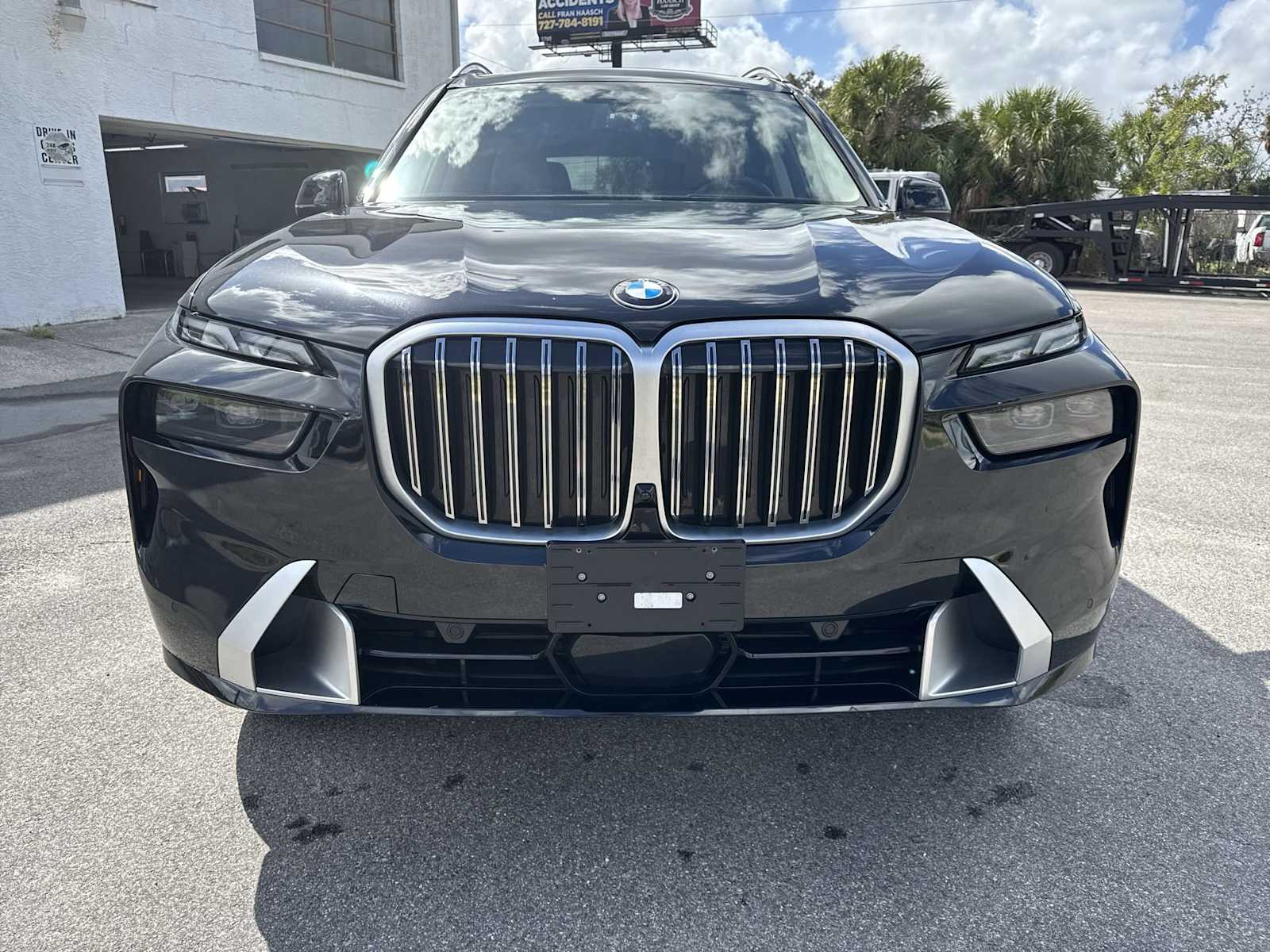 Thumbnail: 2023 BMW X7 - 9
