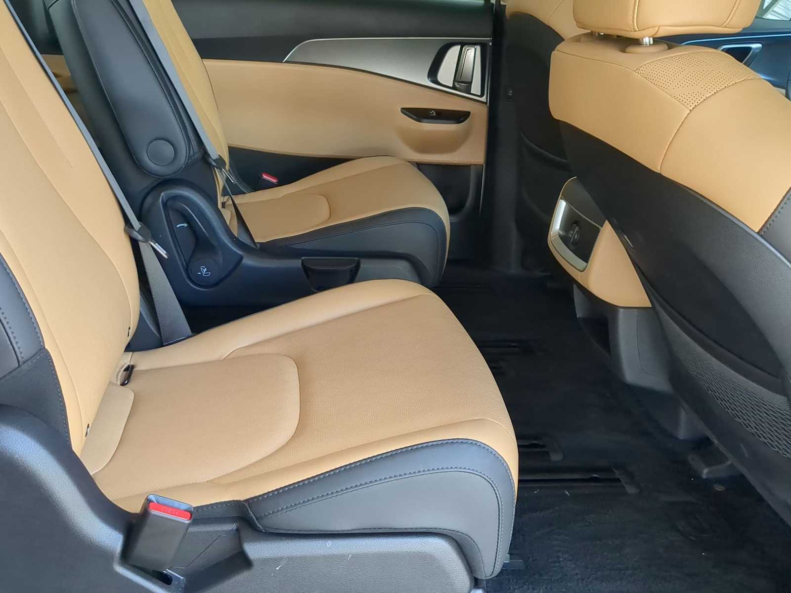 Thumbnail: 2023 Kia Carnival - 20