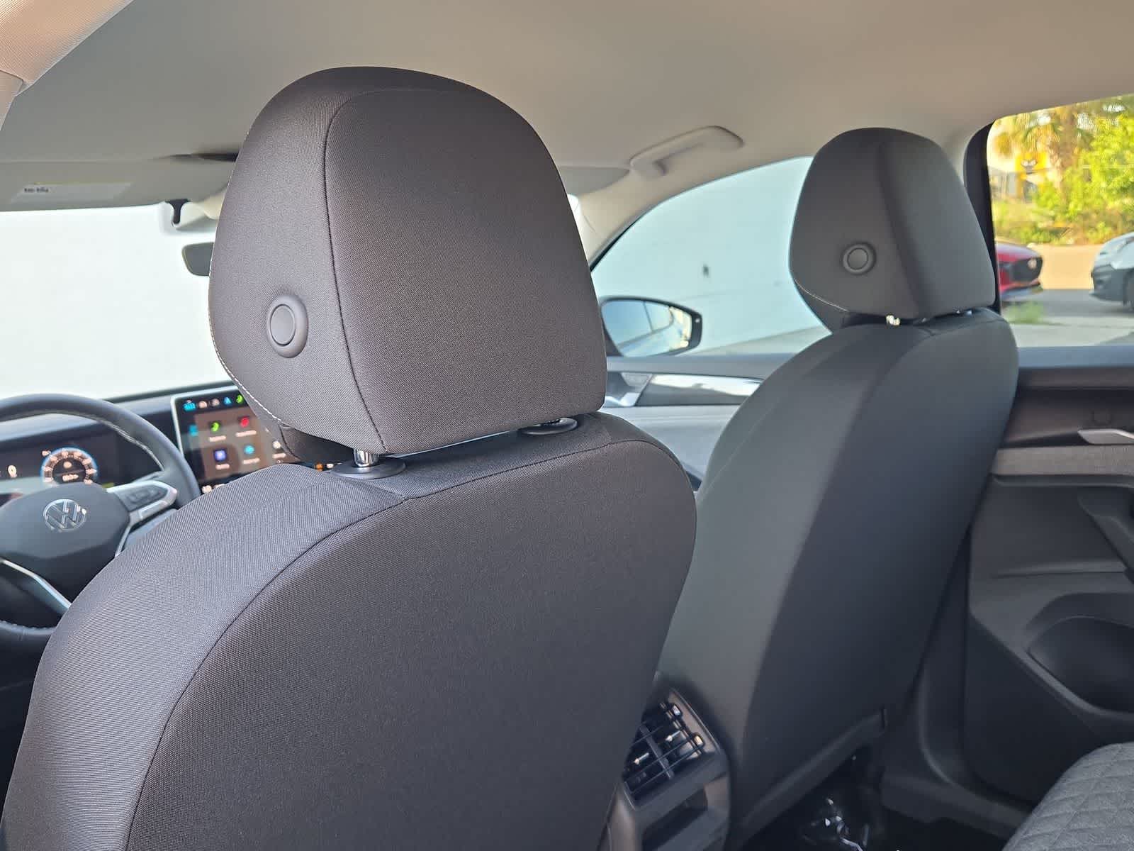 Thumbnail: 2025 Volkswagen Tiguan - 19