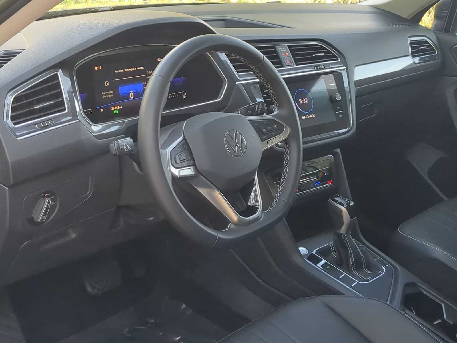 Thumbnail: 2023 Volkswagen Tiguan - 10
