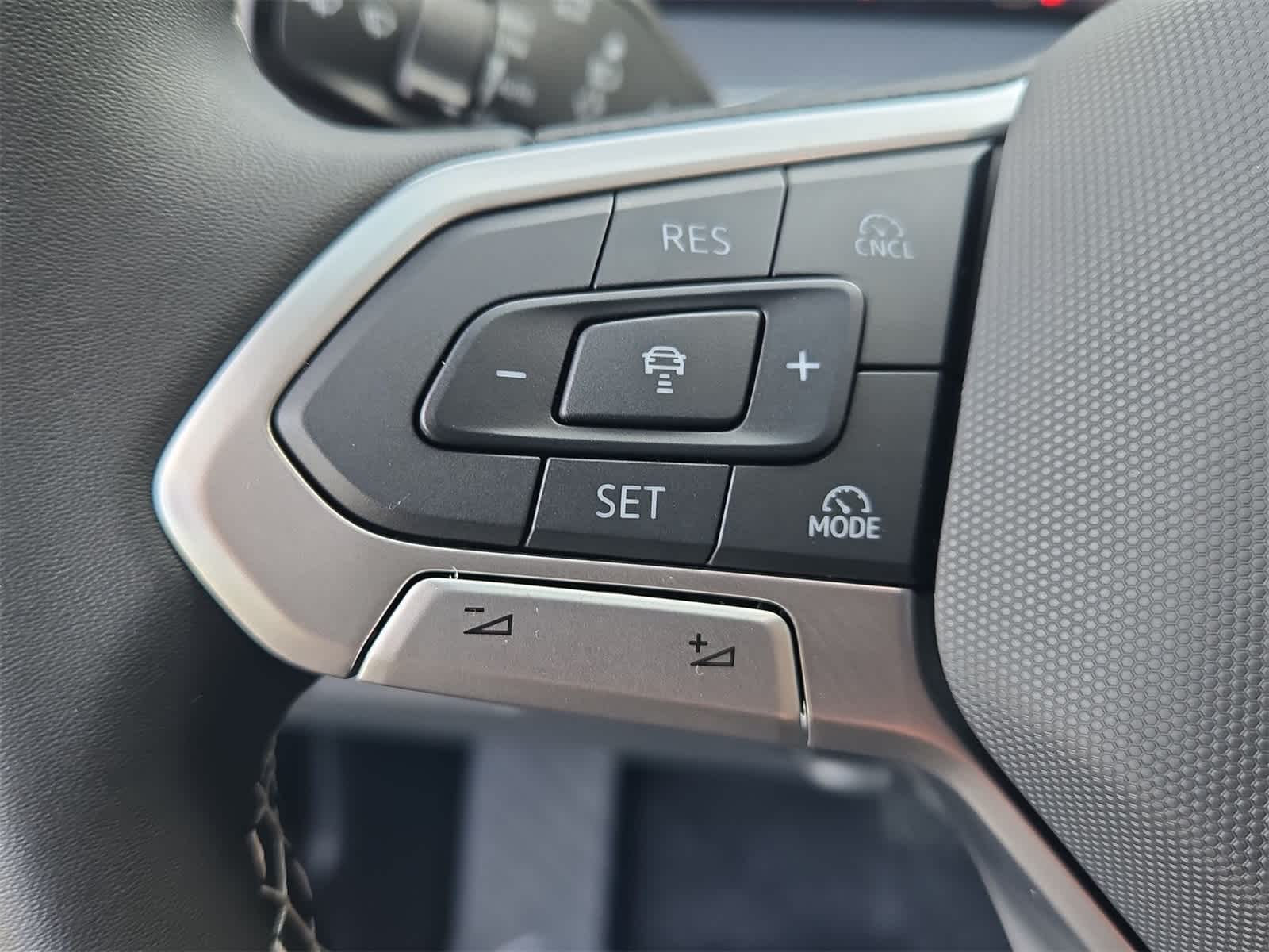 Thumbnail: 2025 Volkswagen Tiguan - 24