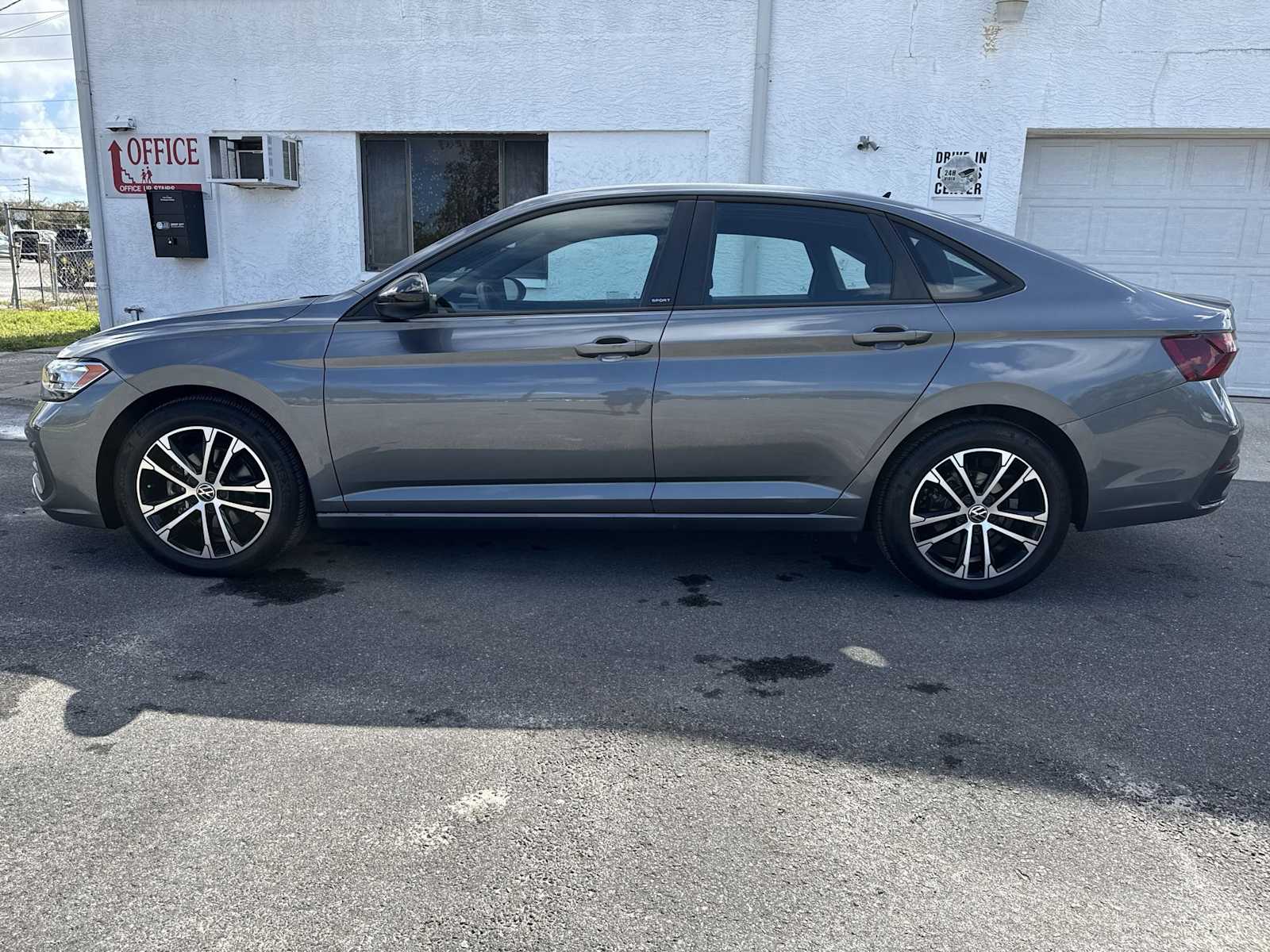 Thumbnail: 2024 Volkswagen Jetta - 3