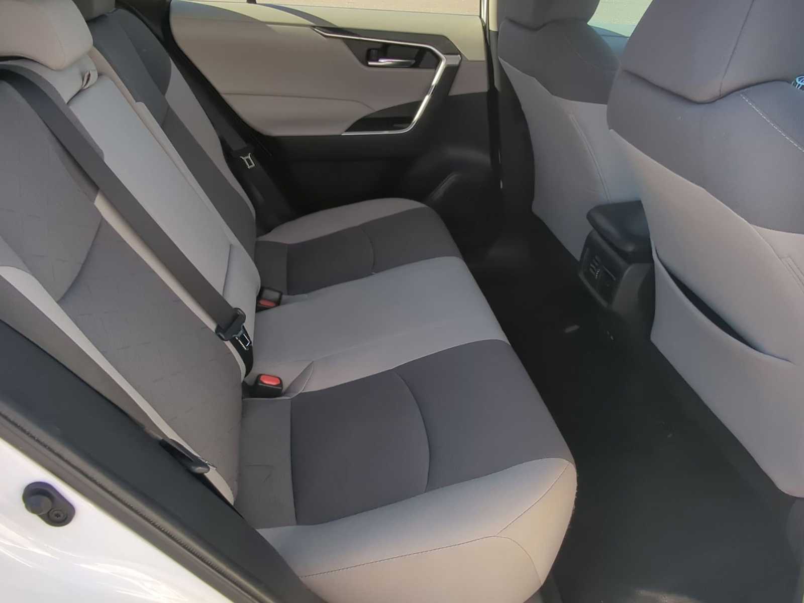 Thumbnail: 2022 Toyota RAV4 - 21