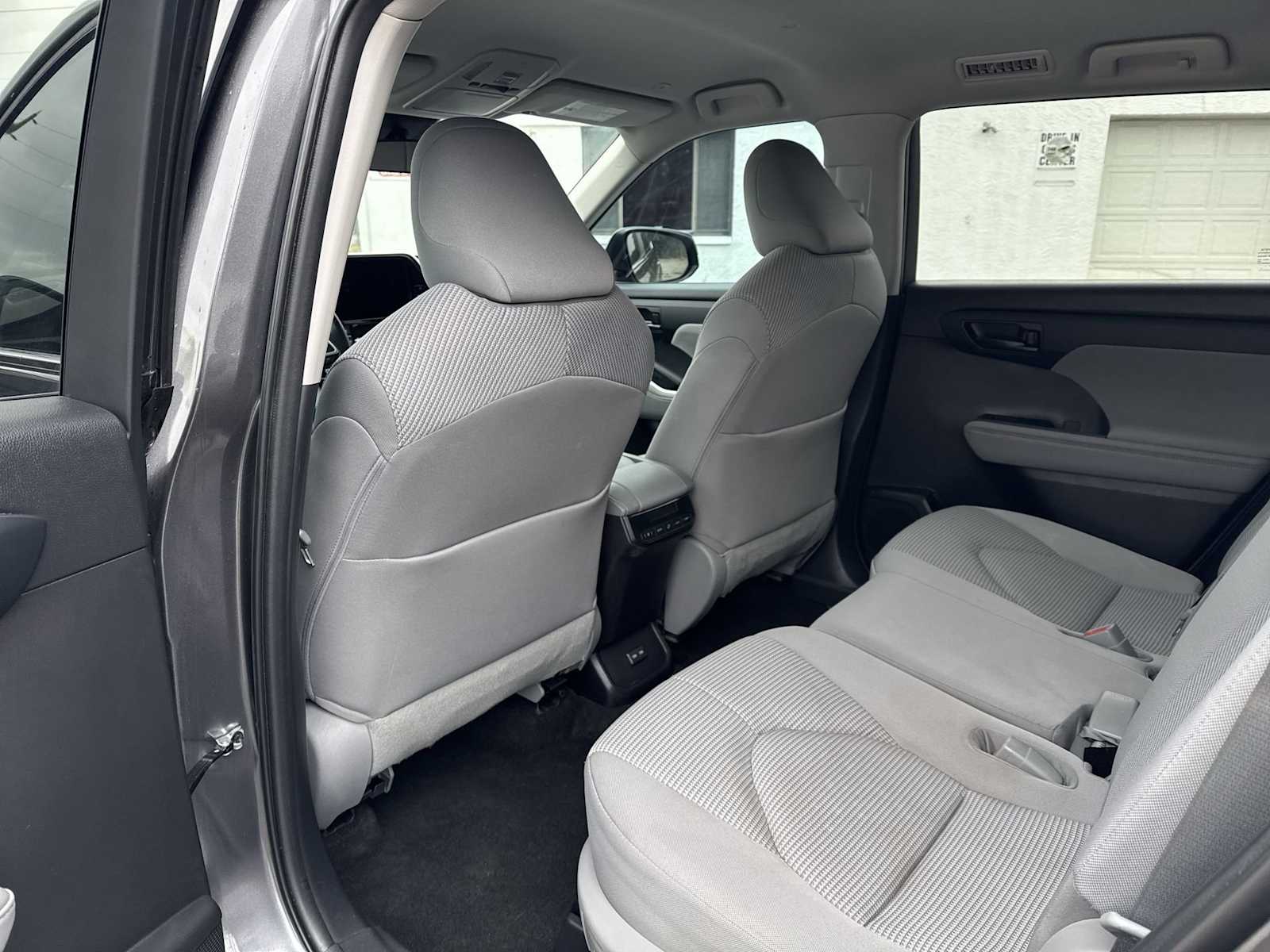 Thumbnail: 2023 Toyota Highlander - 18