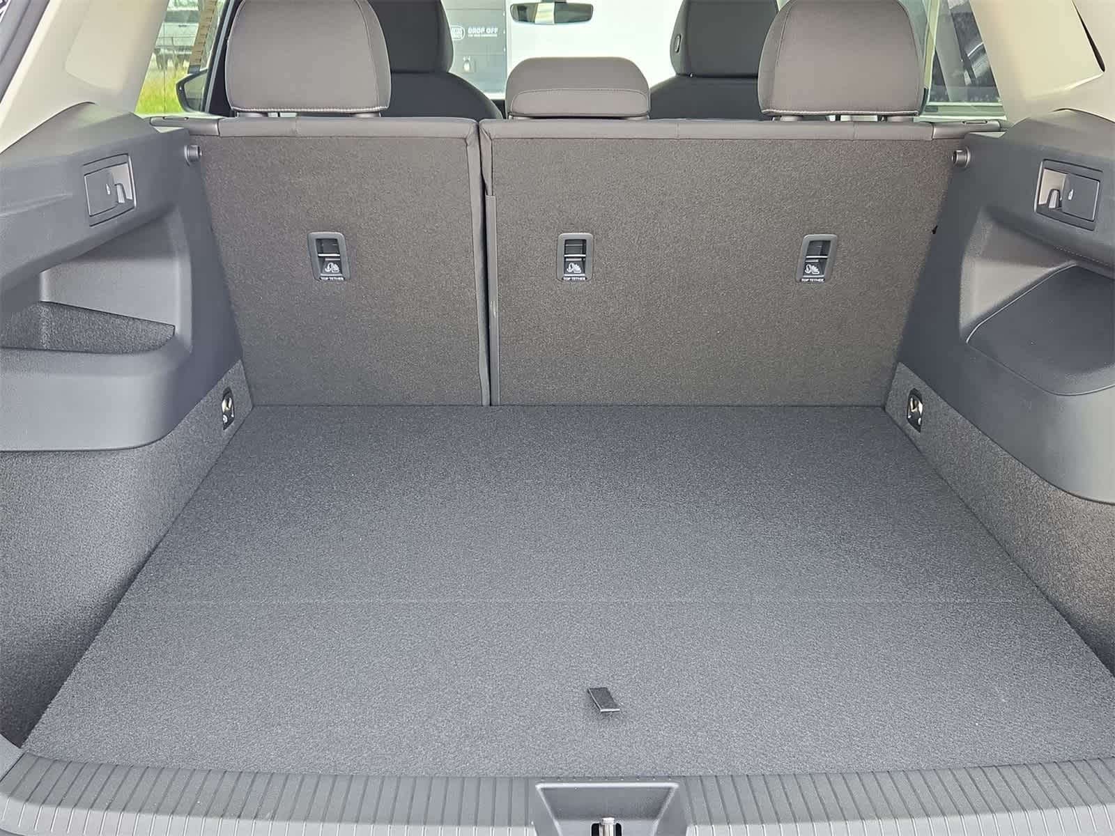 Thumbnail: 2025 Volkswagen Tiguan - 32