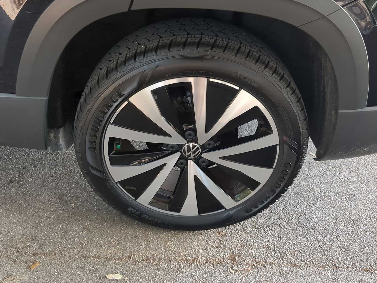 2022 Volkswagen Taos SE 14