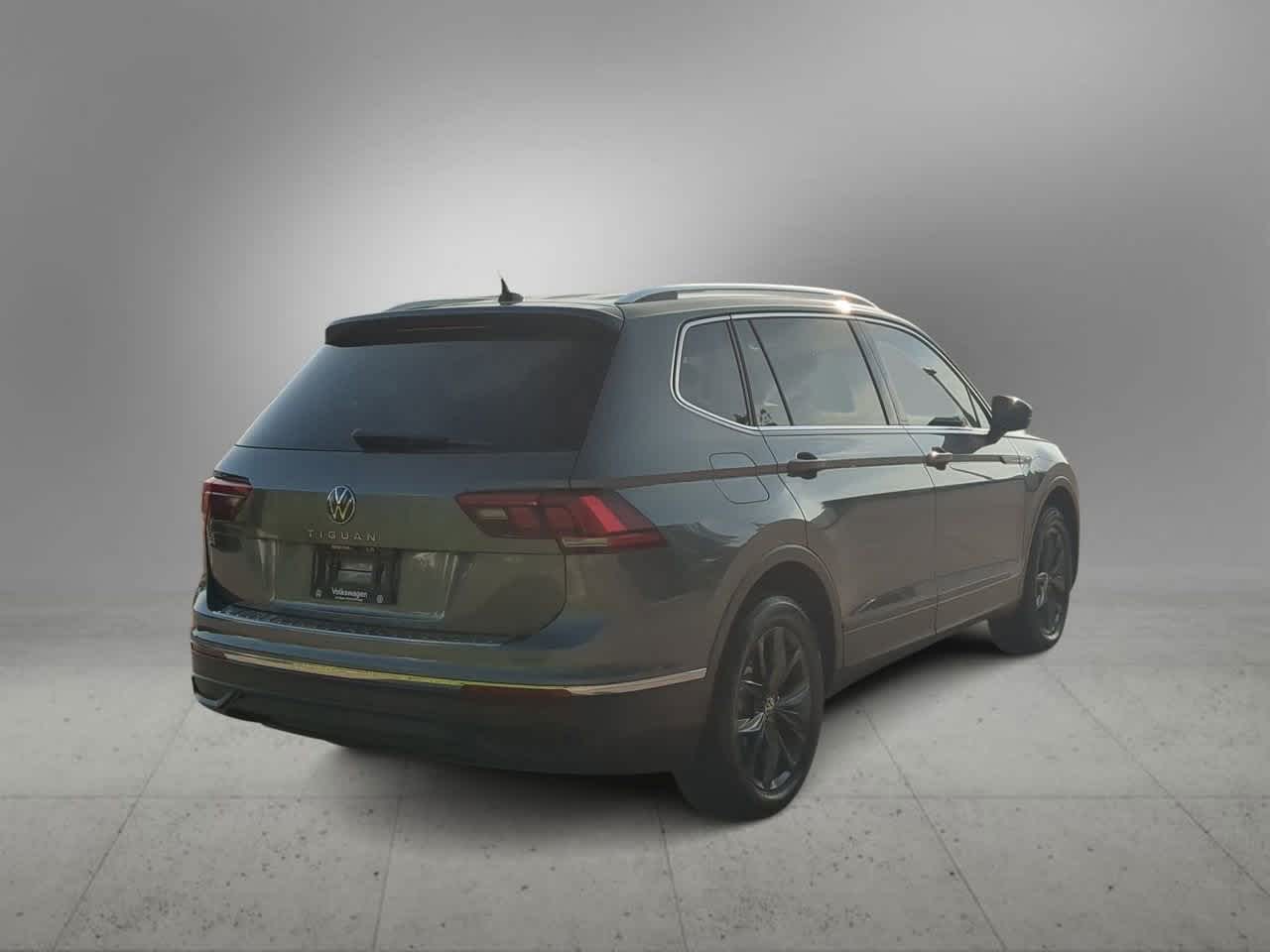 Thumbnail: 2023 Volkswagen Tiguan - 8