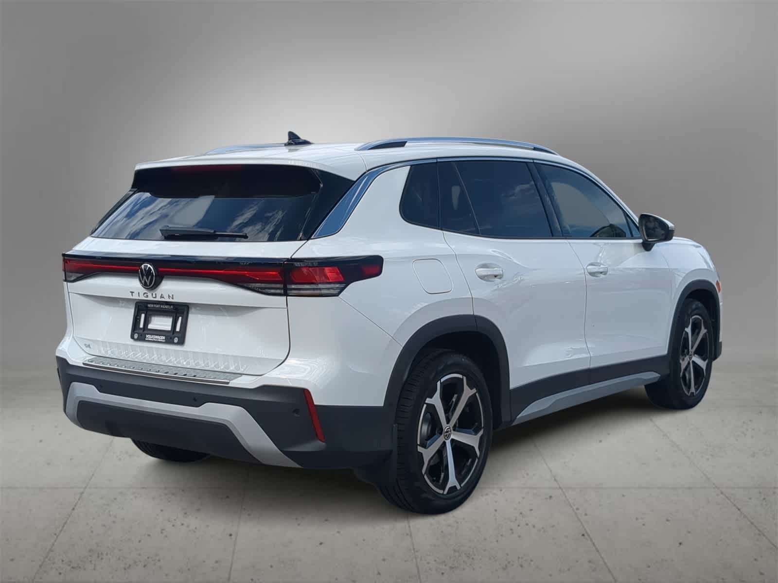 Thumbnail: 2025 Volkswagen Tiguan - 8
