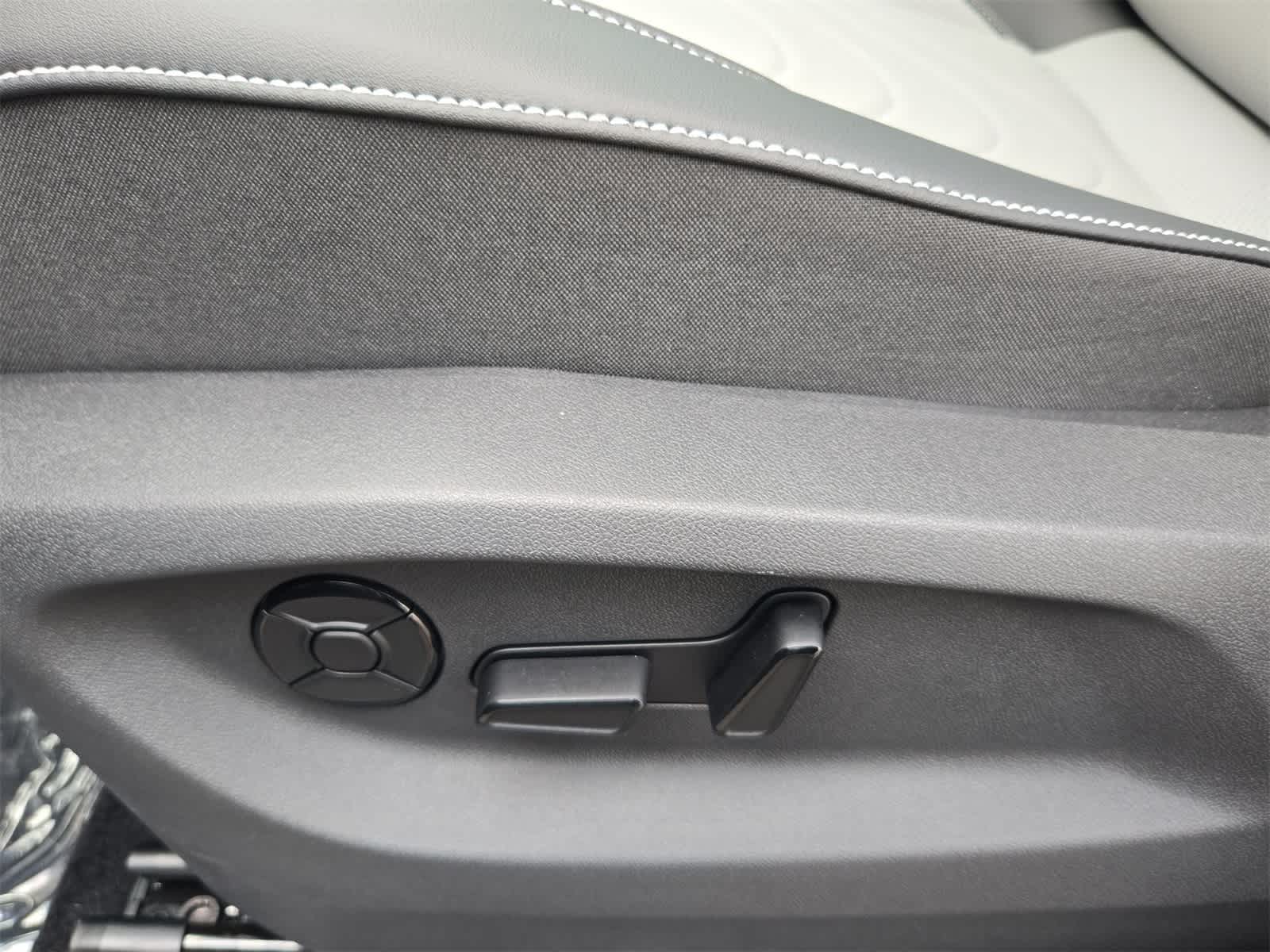 Thumbnail: 2025 Volkswagen Tiguan - 18