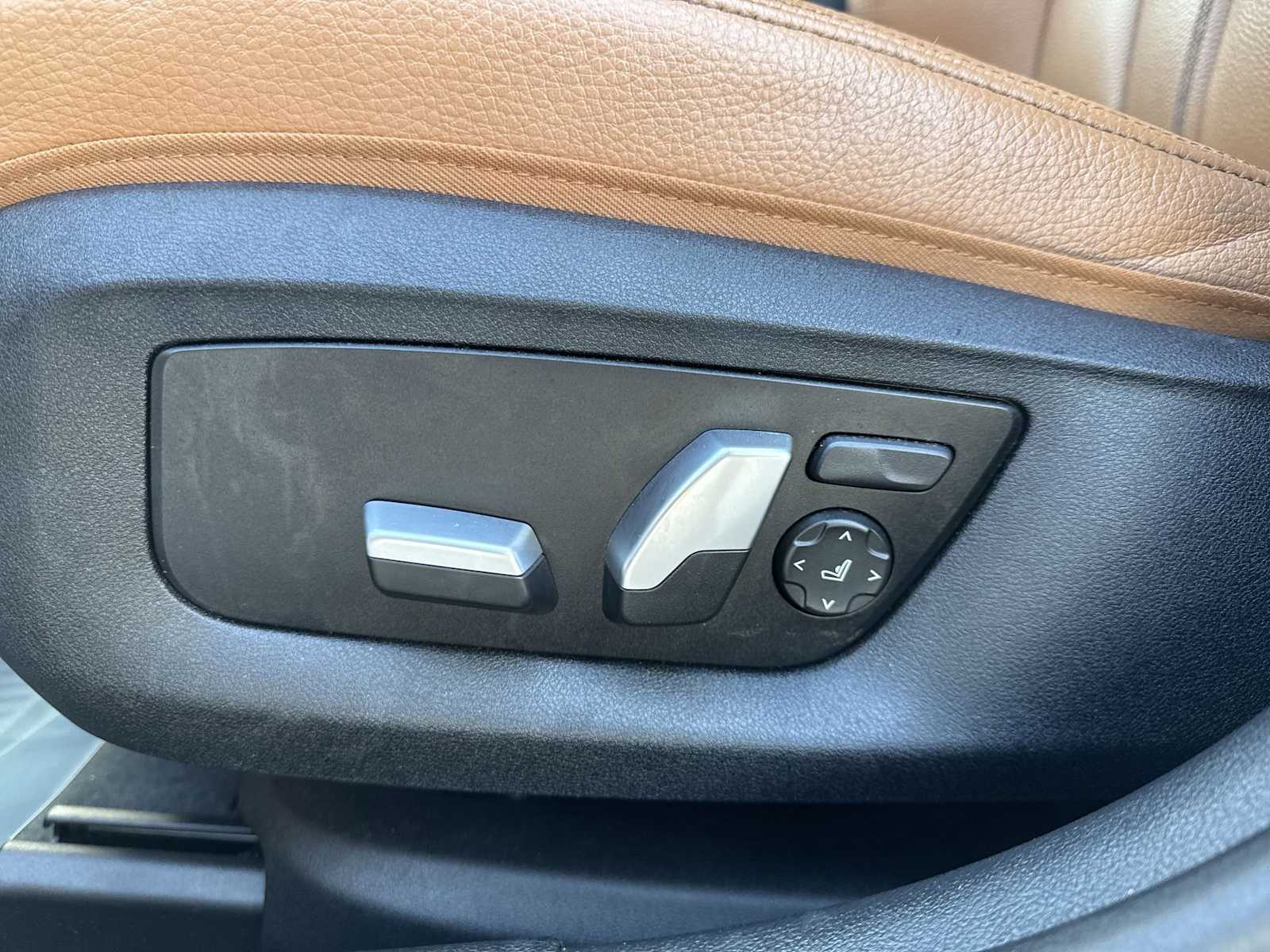 Thumbnail: 2023 BMW 5 Series - 16