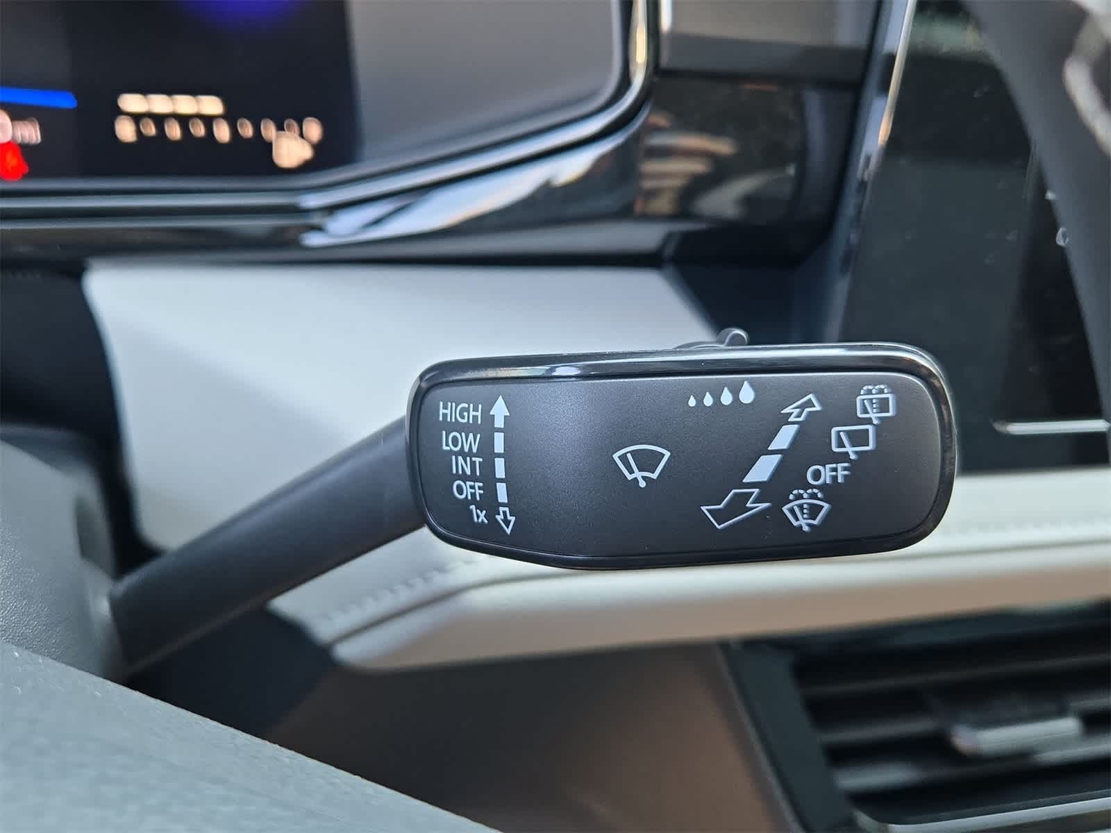 Thumbnail: 2025 Volkswagen Taos - 25