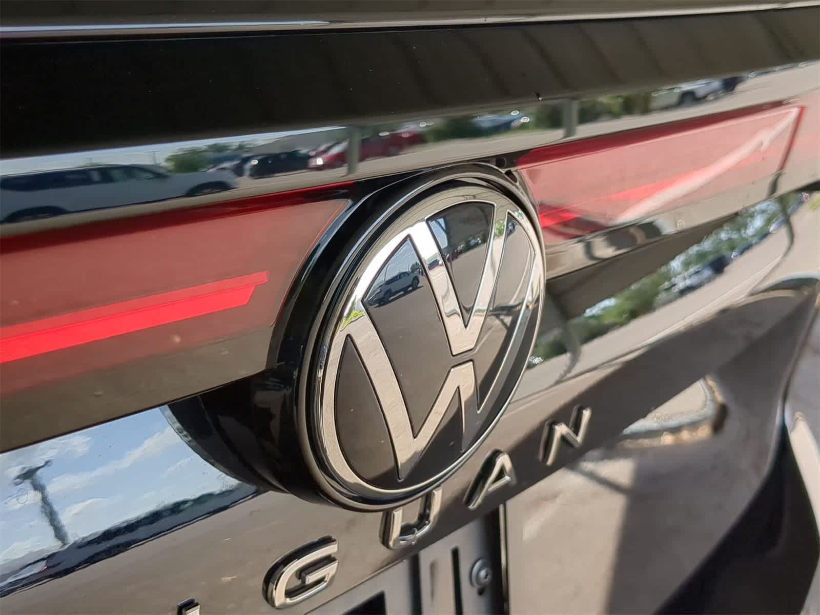 Thumbnail: 2025 Volkswagen Tiguan - 12