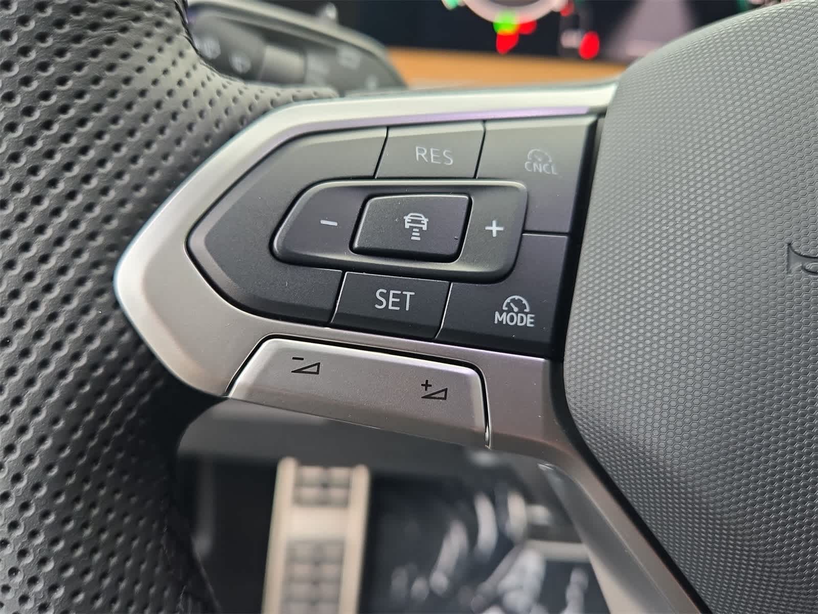 Thumbnail: 2025 Volkswagen Tiguan - 26