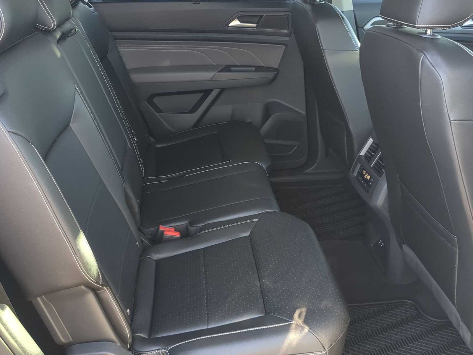 Thumbnail: 2022 Volkswagen Atlas - 21