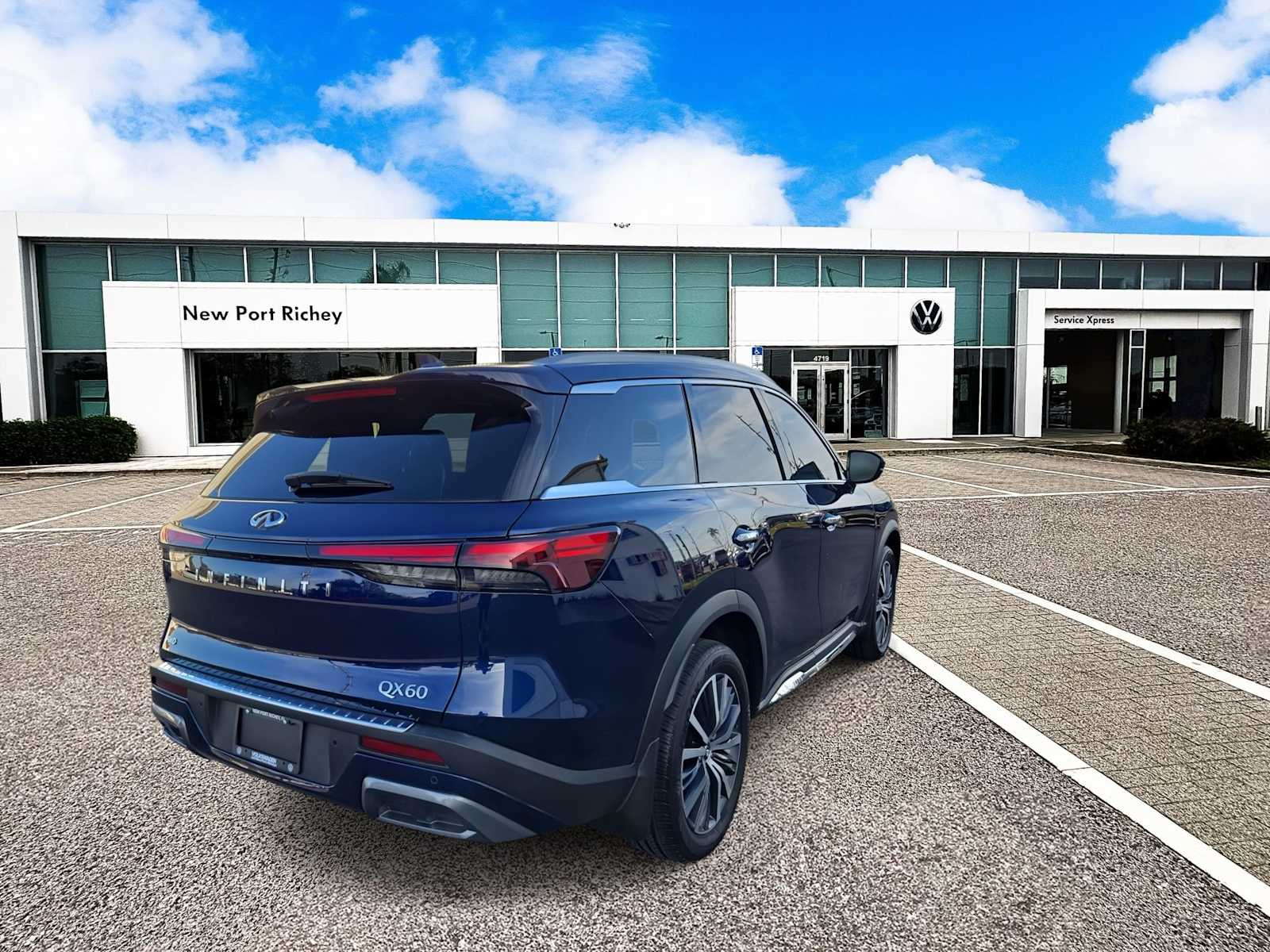 Thumbnail: 2023 INFINITI QX60 - 8